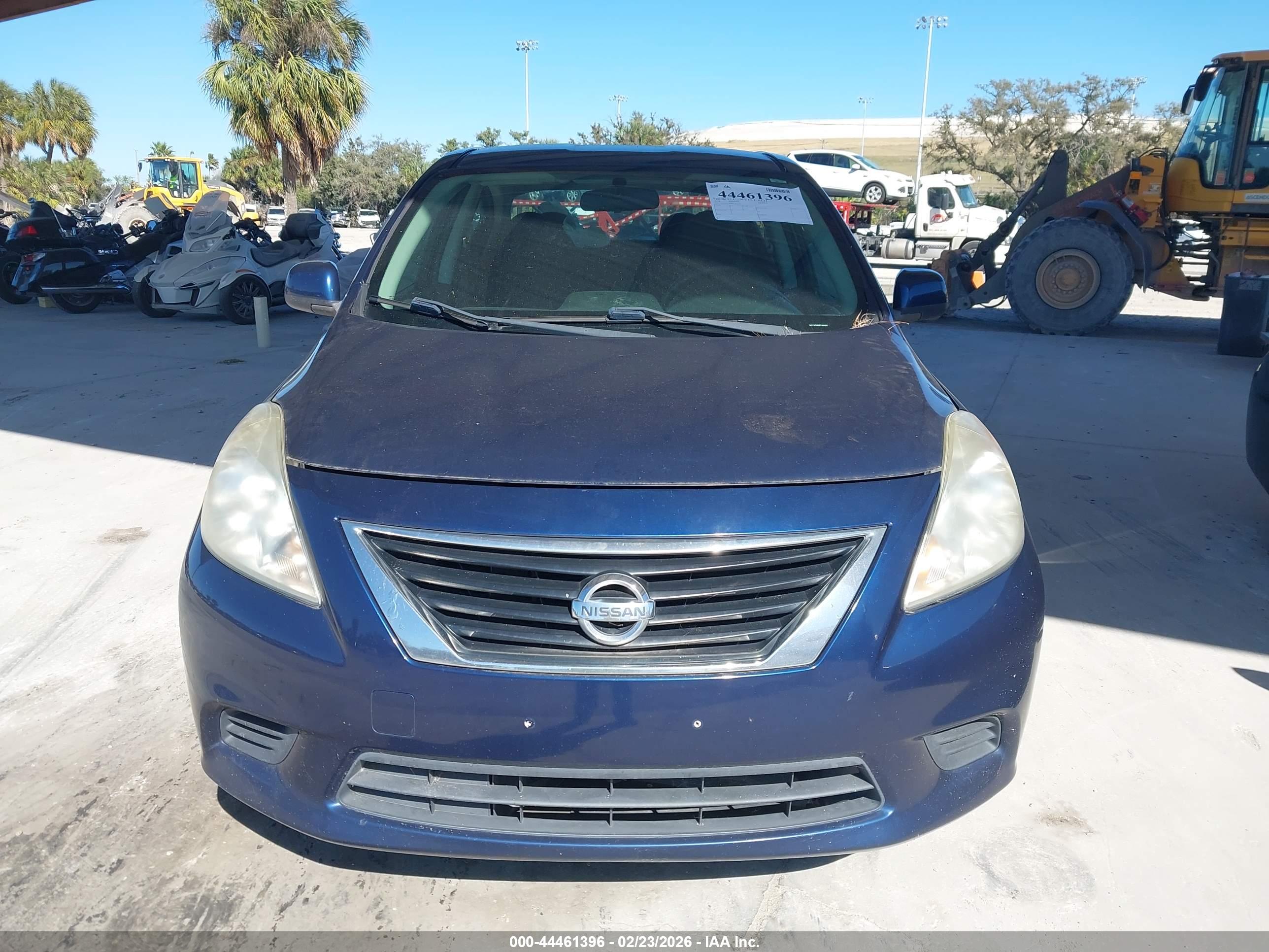 NISSAN VERSA image 6