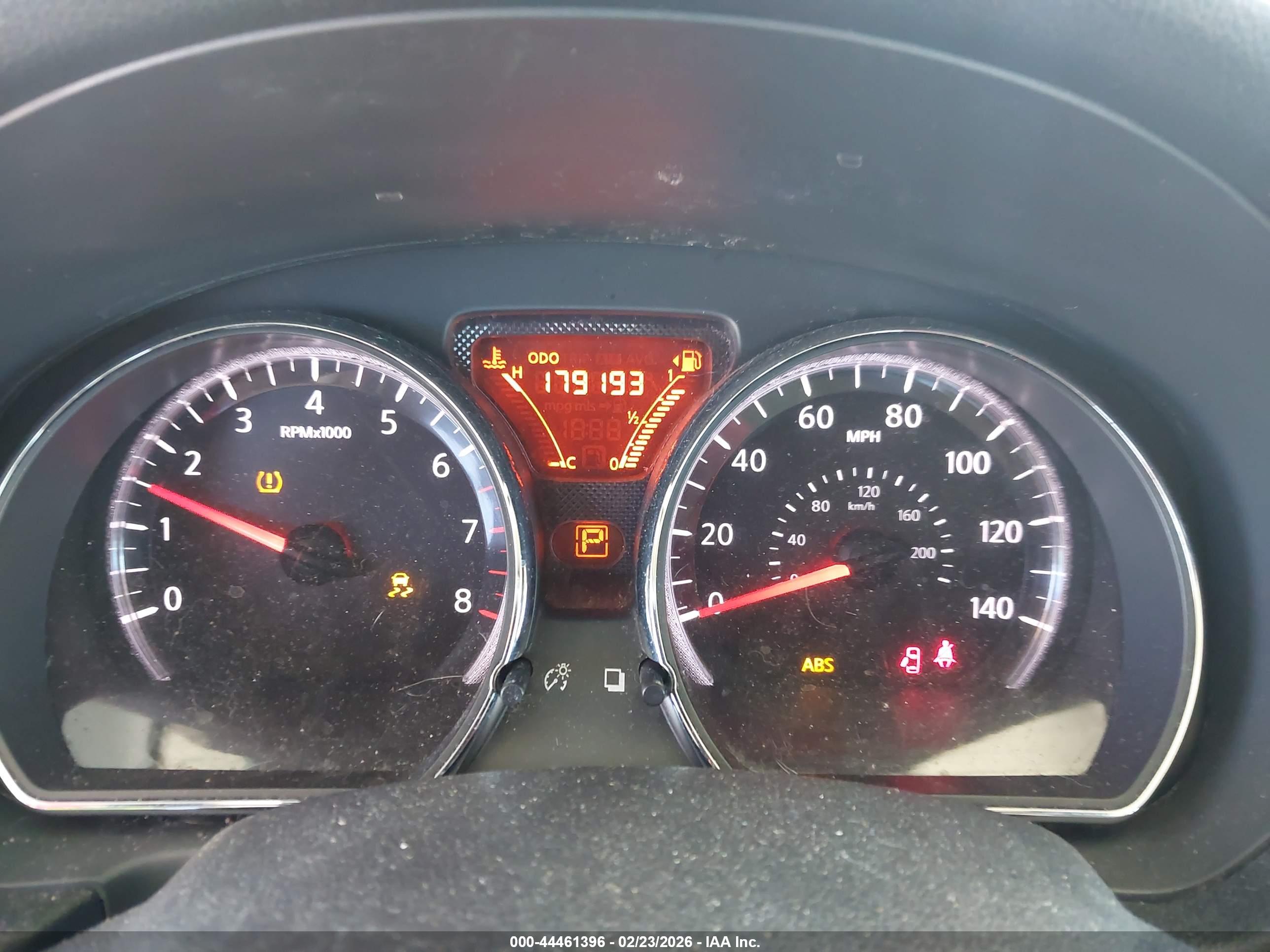 NISSAN VERSA image 7