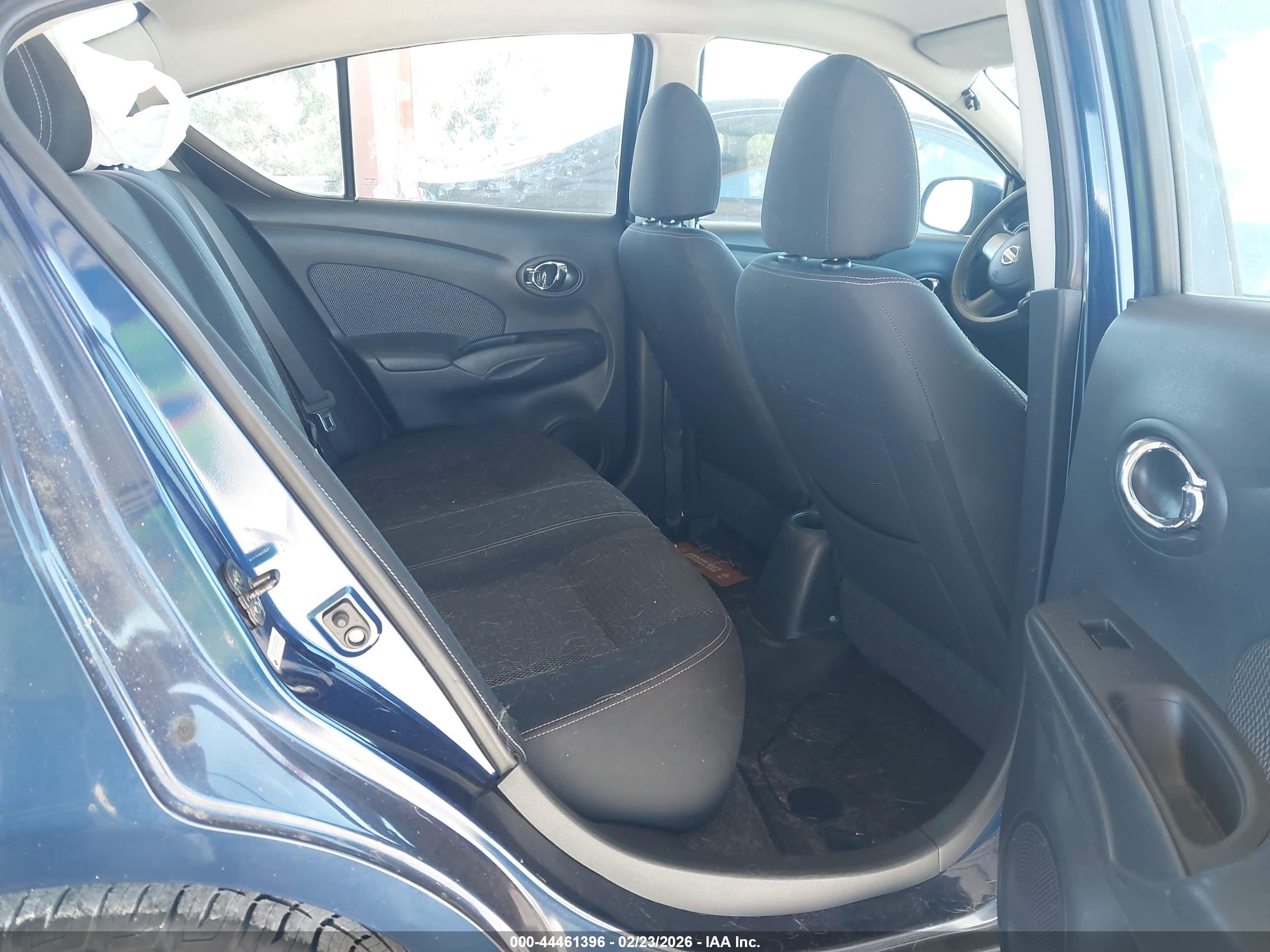 NISSAN VERSA image 8
