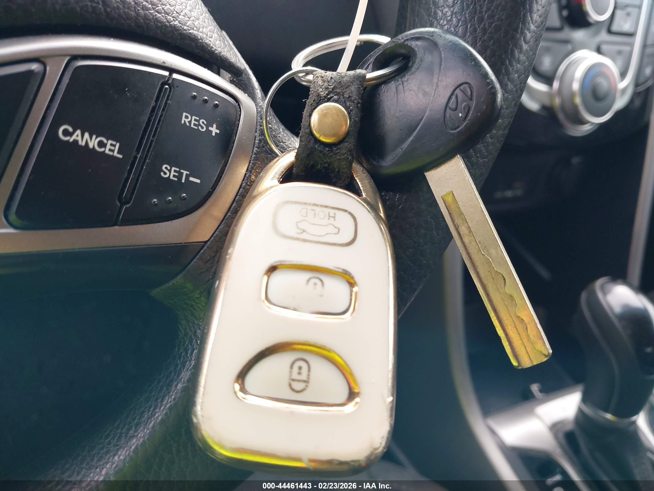 HYUNDAI ELANTRA image 11