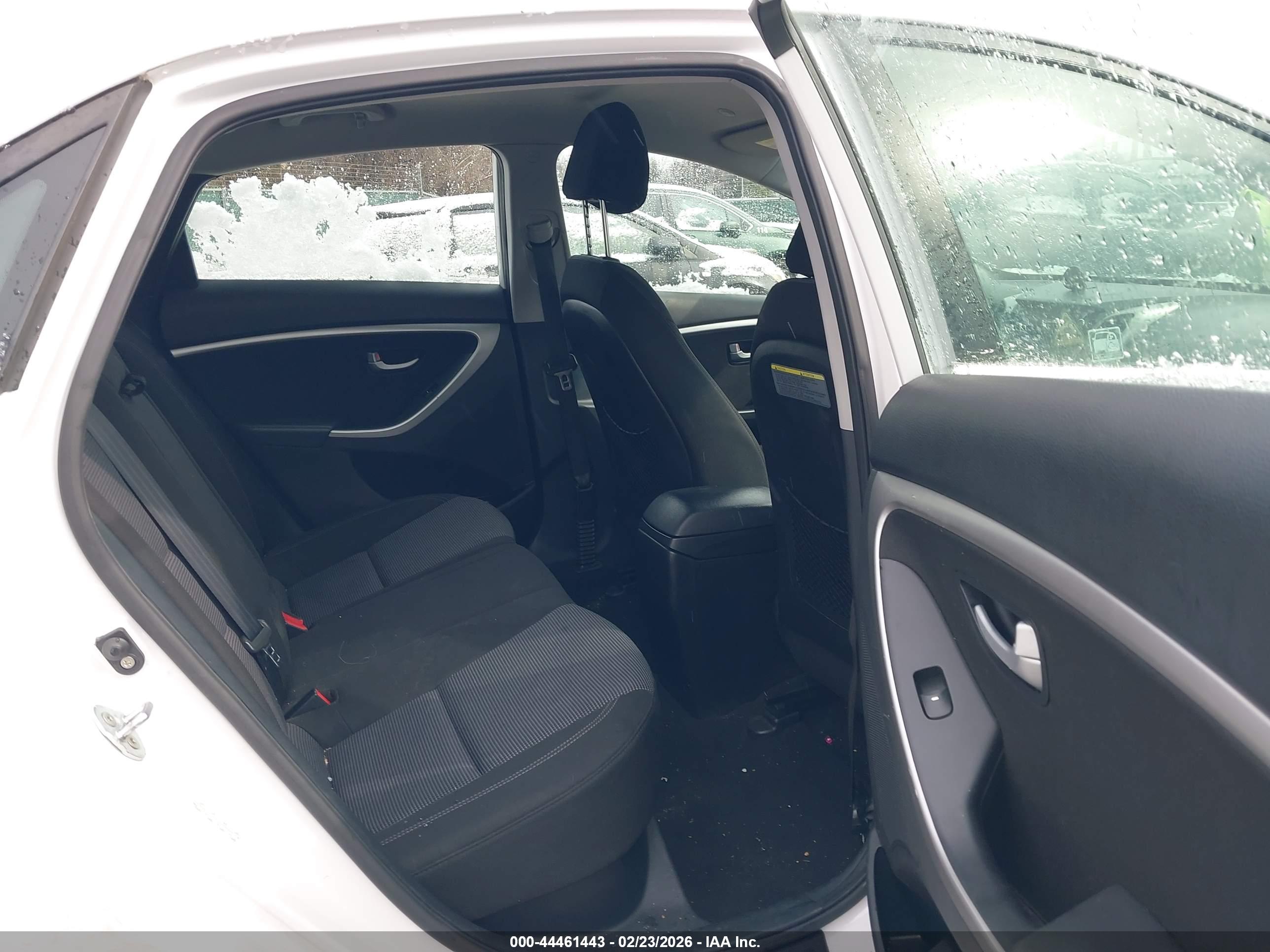 HYUNDAI ELANTRA image 8