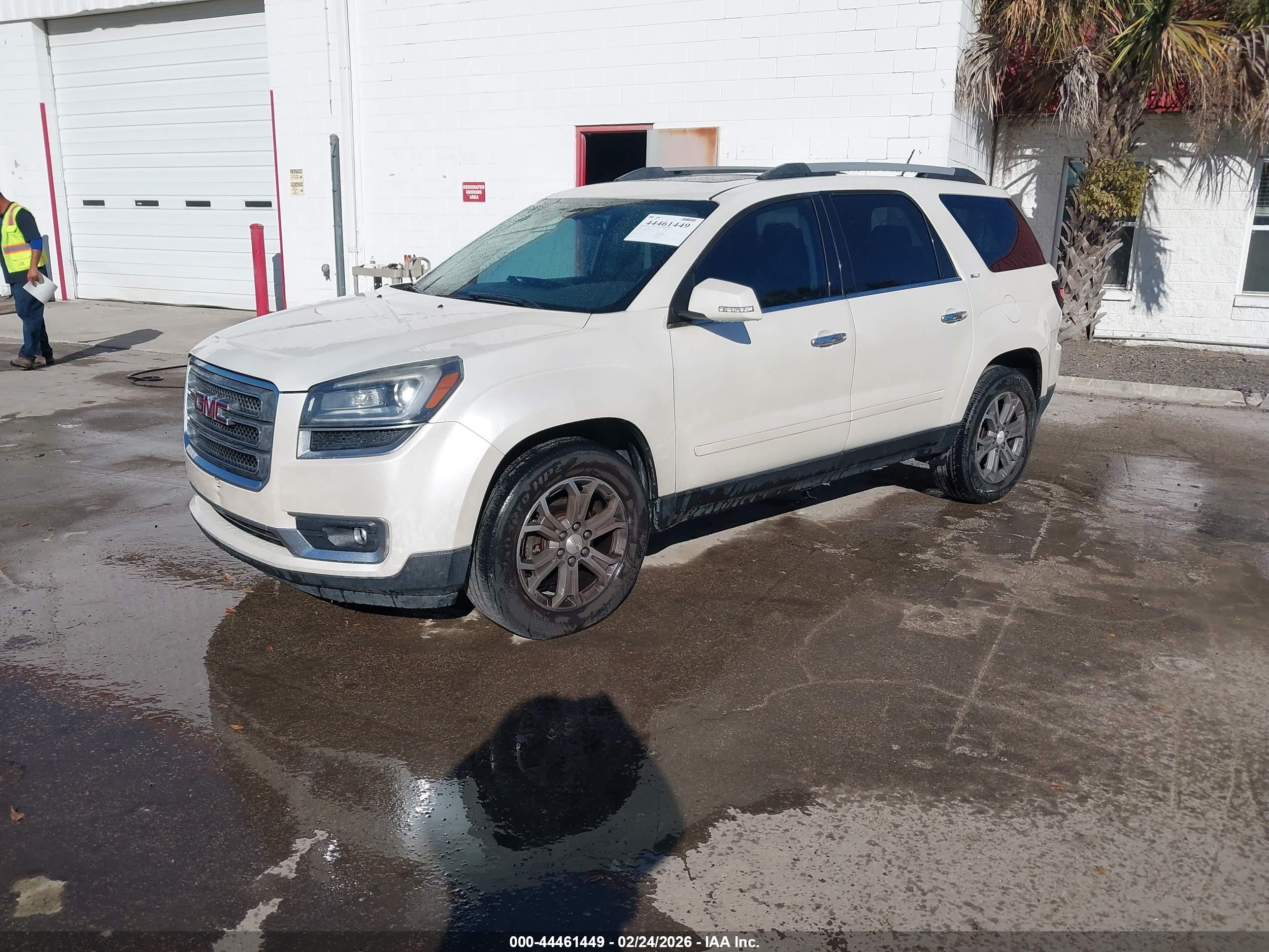 GMC ACADIA image 2