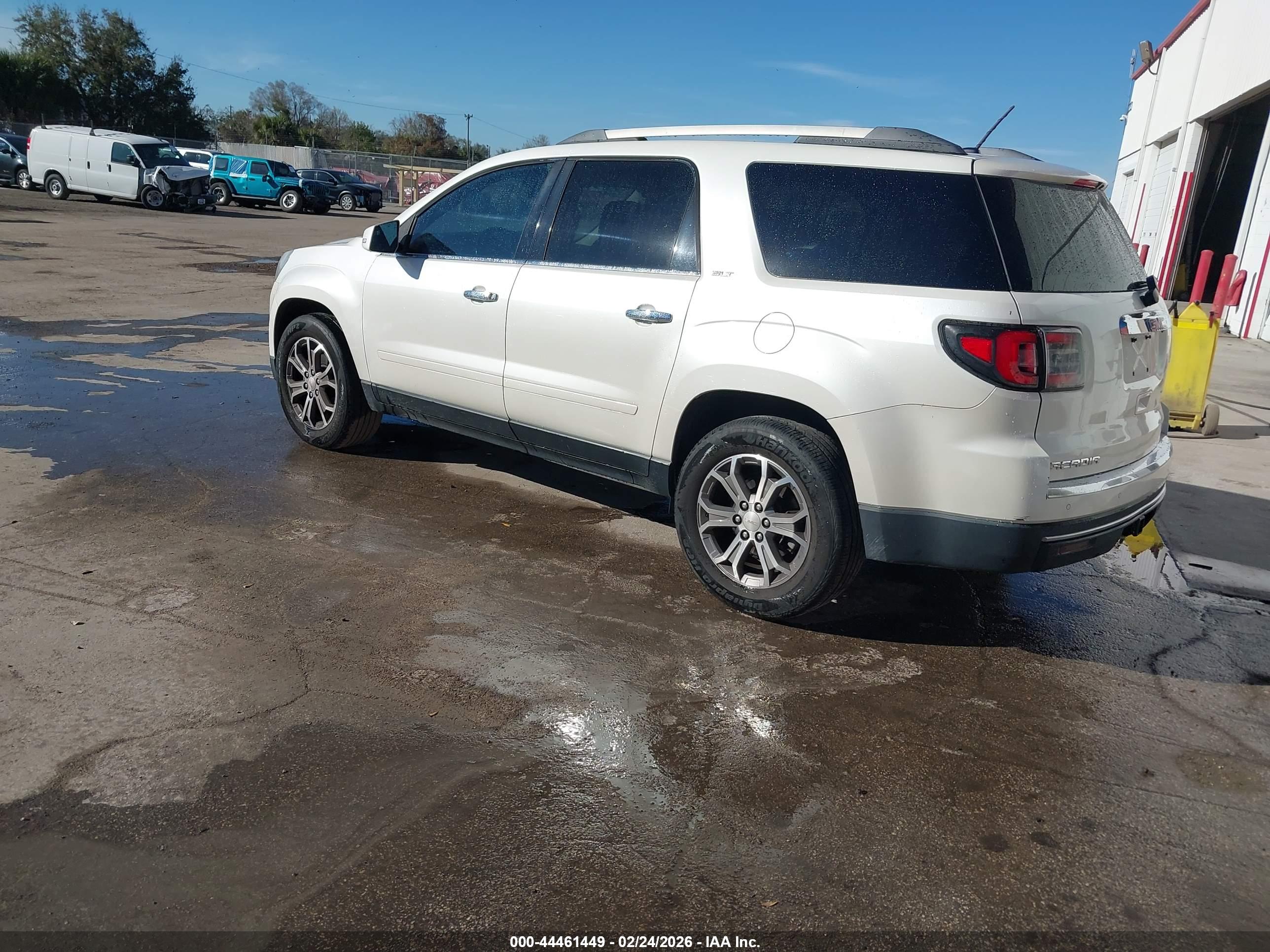 GMC ACADIA image 3