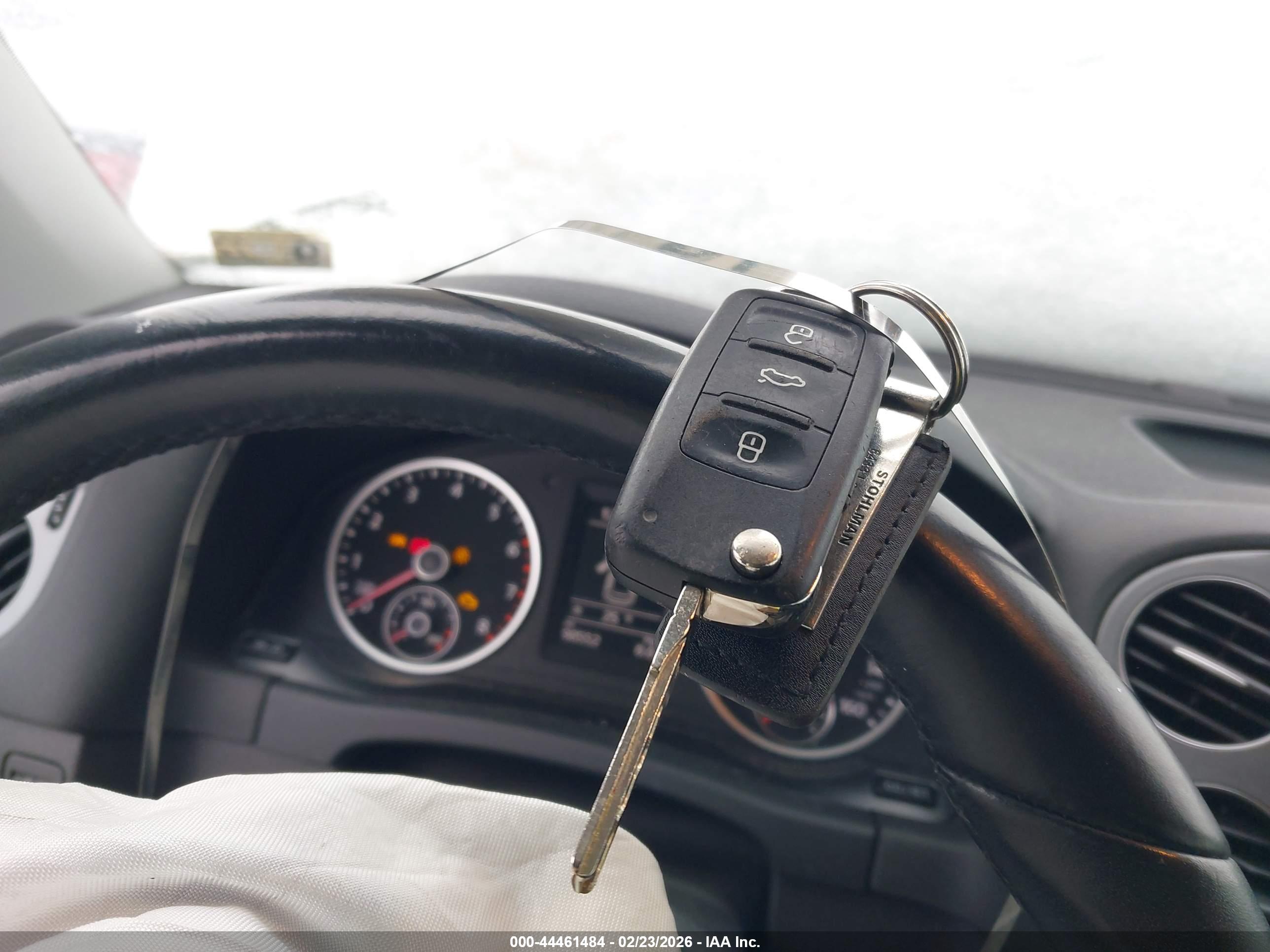 VOLKSWAGEN TIGUAN image 11
