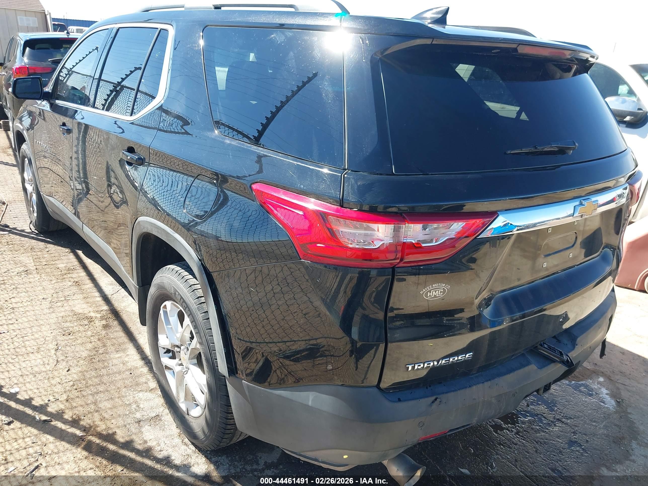 CHEVROLET TRAVERSE image 3