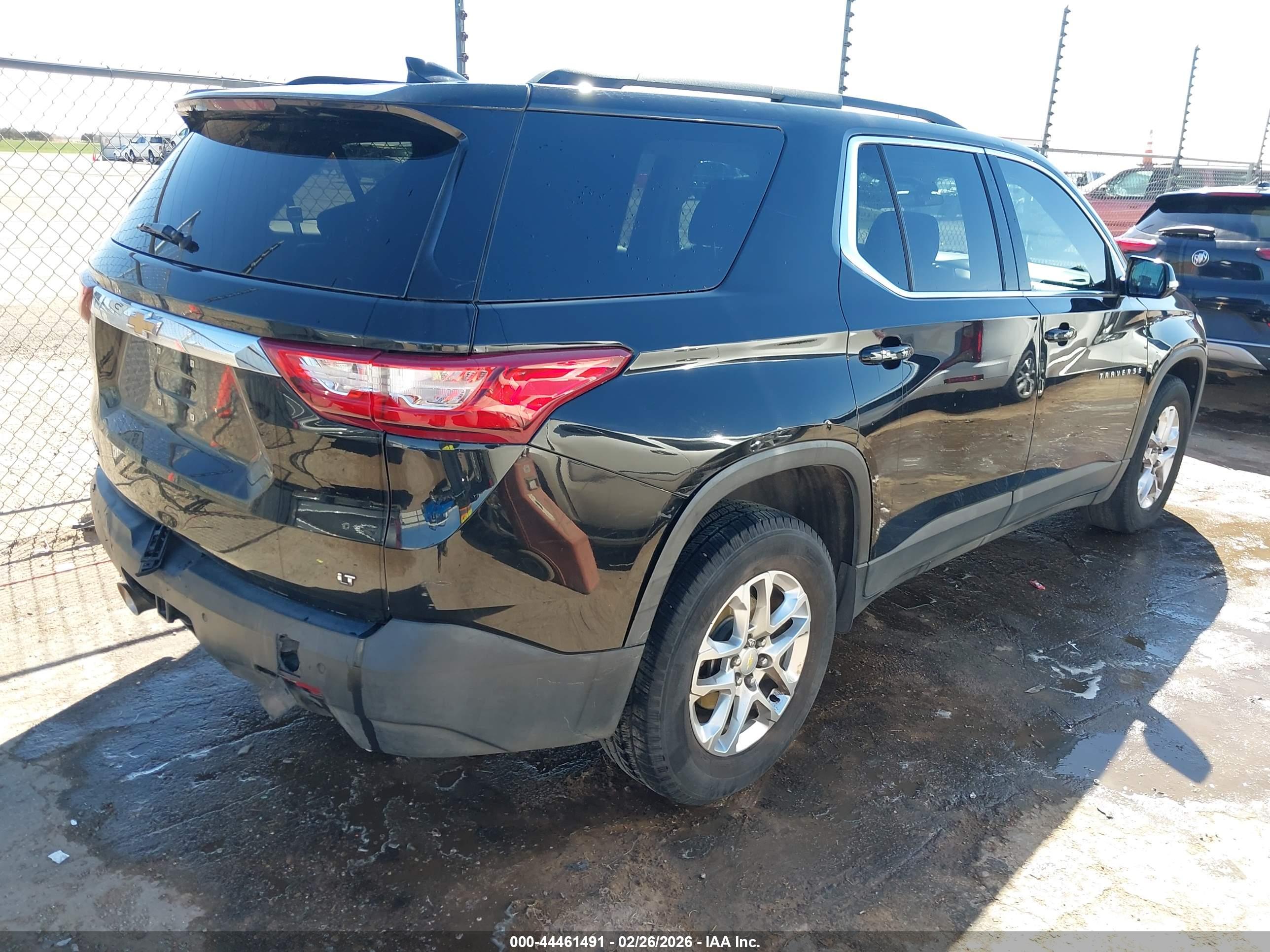 CHEVROLET TRAVERSE image 4
