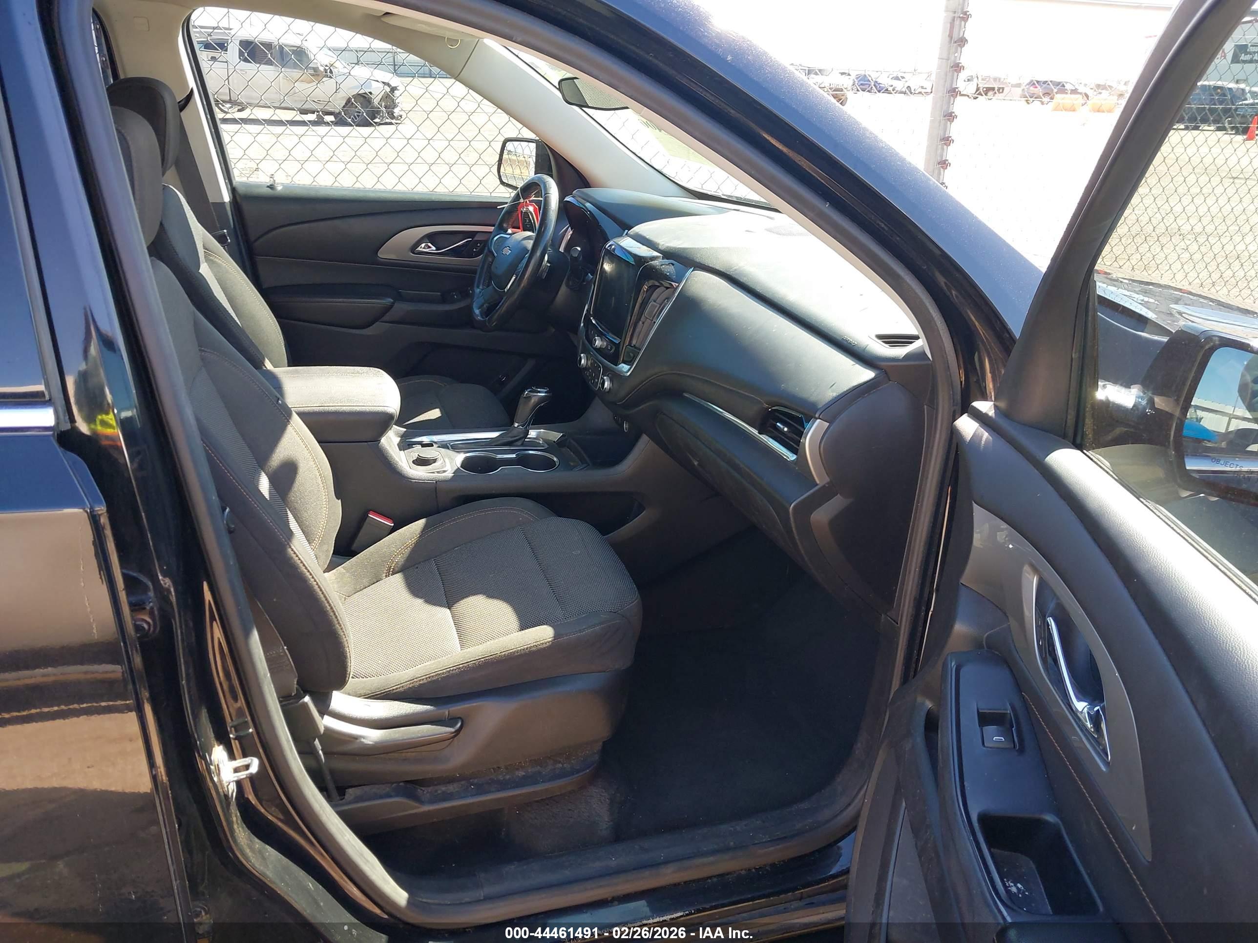 CHEVROLET TRAVERSE image 5