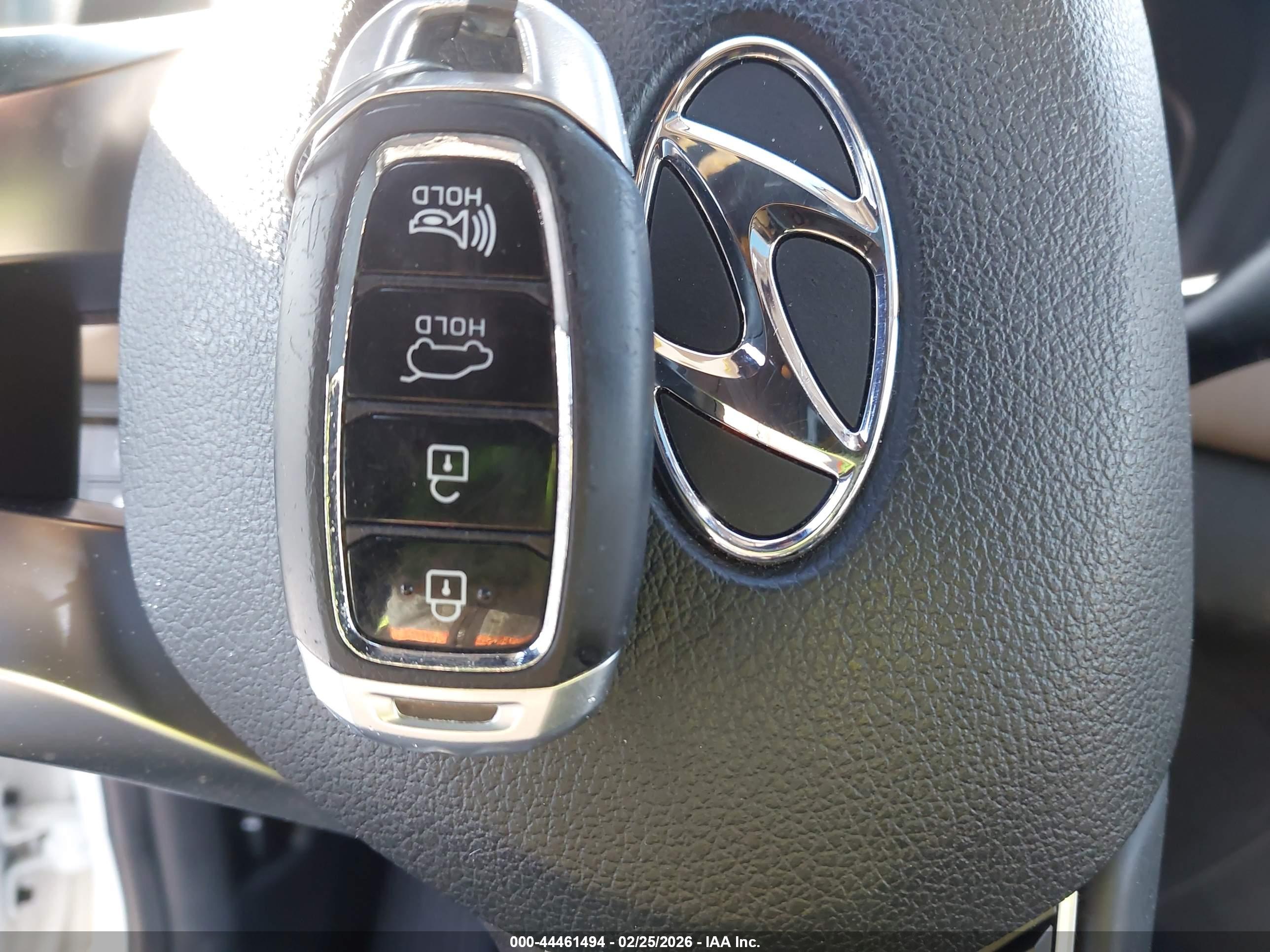 HYUNDAI SANTA image 11