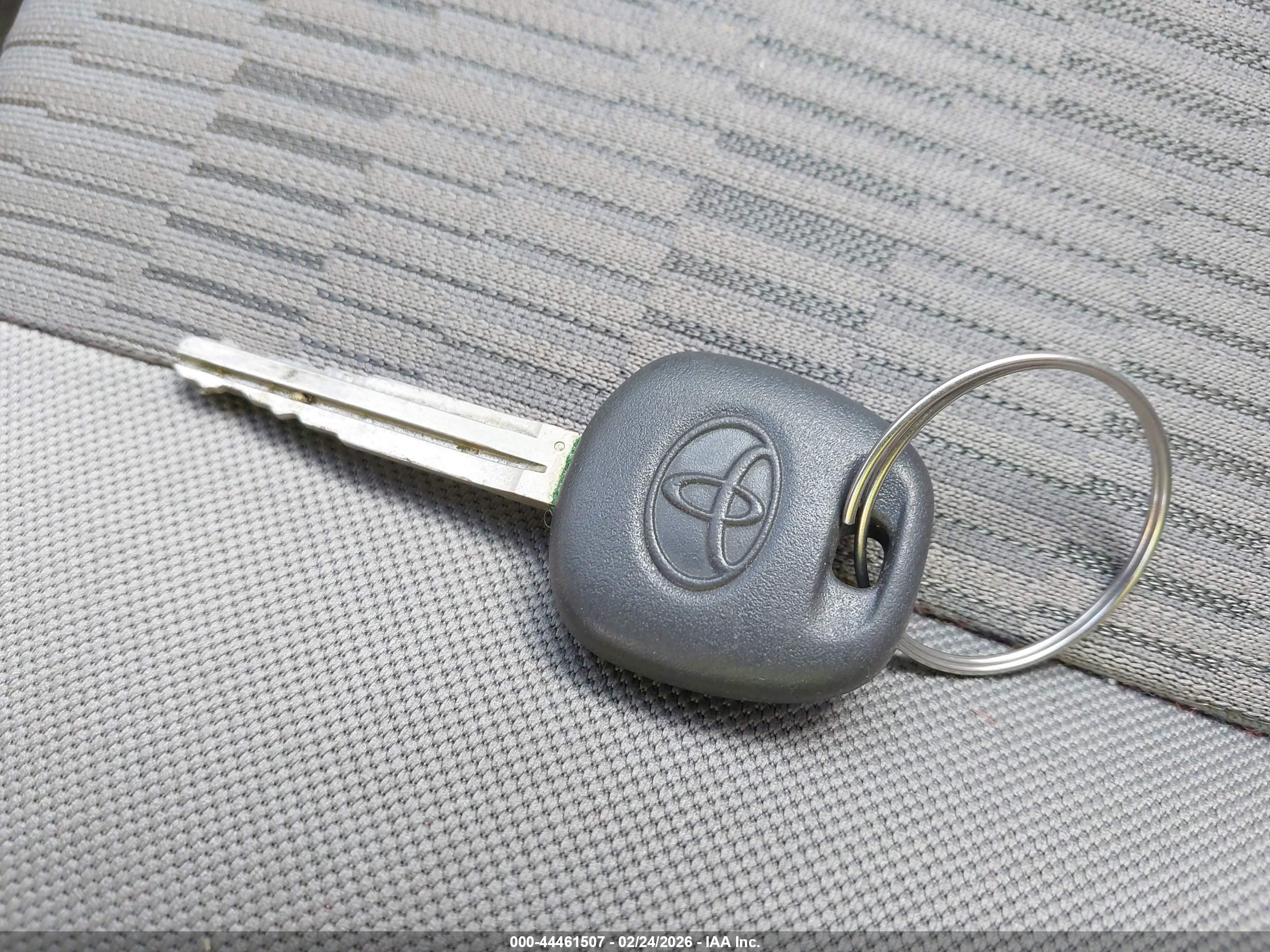 TOYOTA RAV4 image 11
