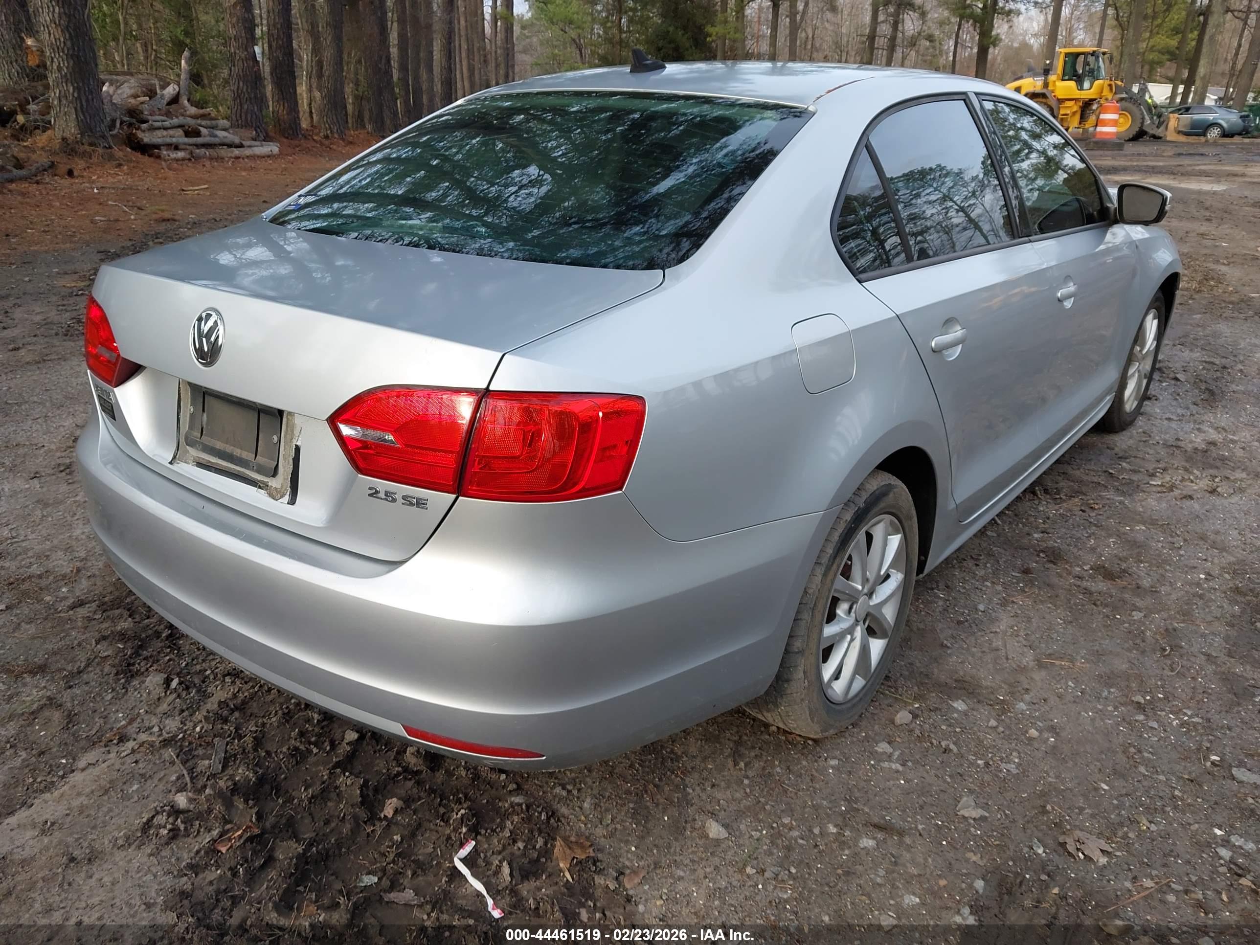 VOLKSWAGEN JETTA image 4