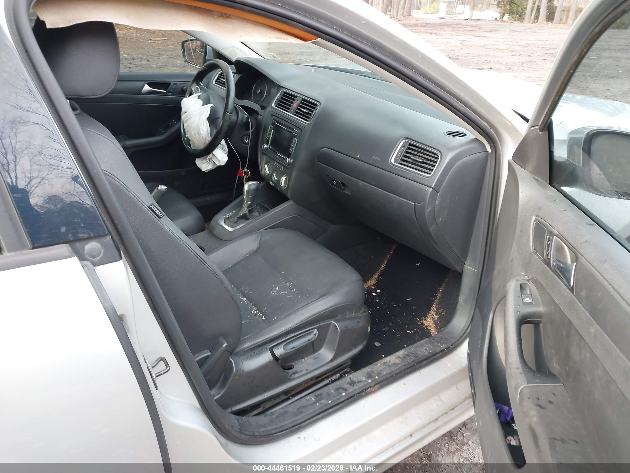 VOLKSWAGEN JETTA image 5