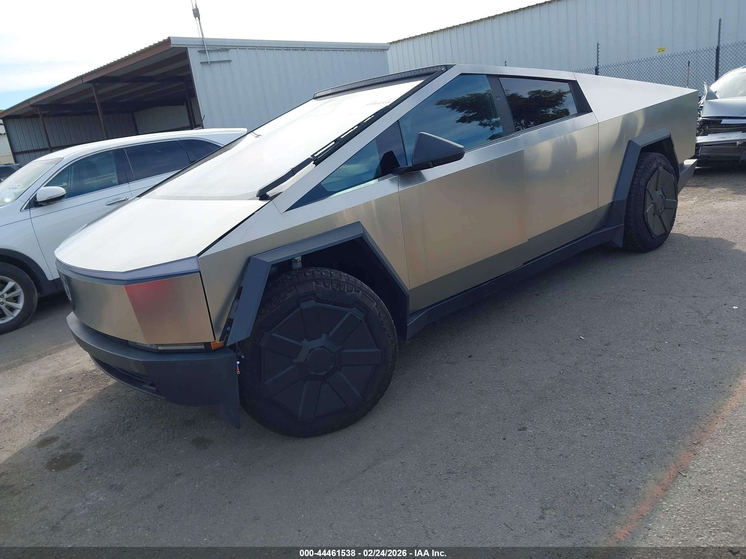 TESLA CYBERTRUCK image 2