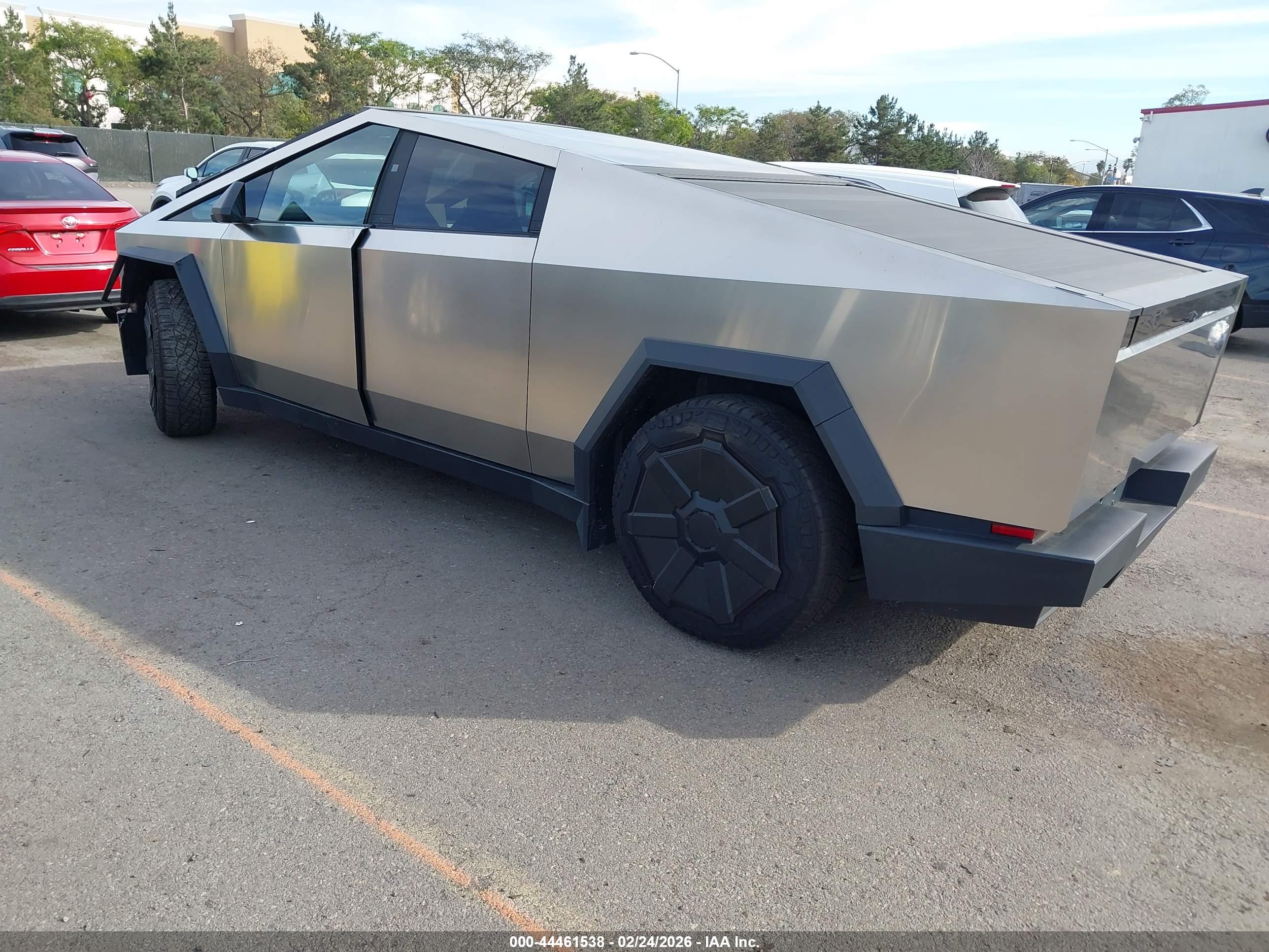 TESLA CYBERTRUCK image 3