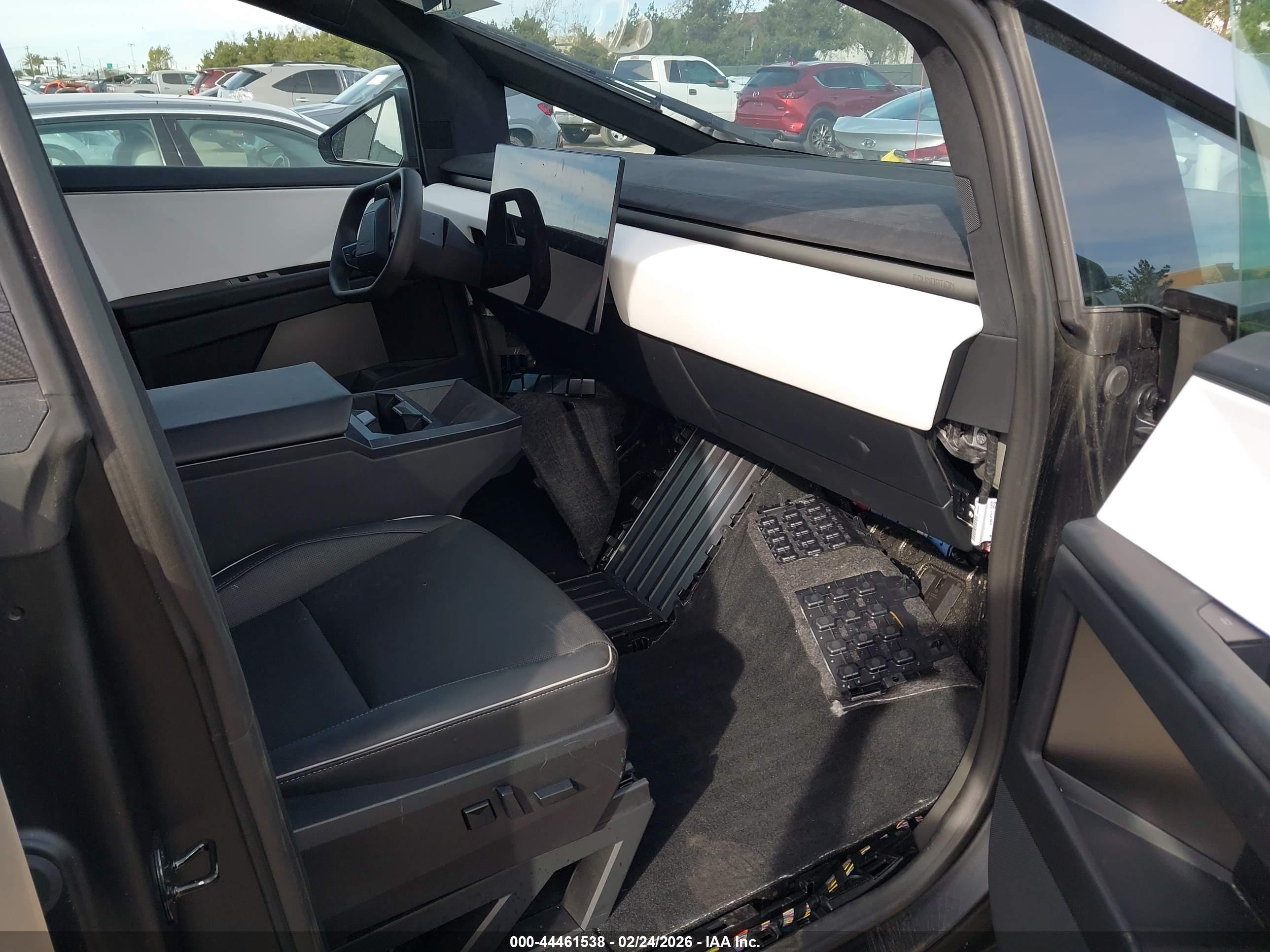 TESLA CYBERTRUCK image 5