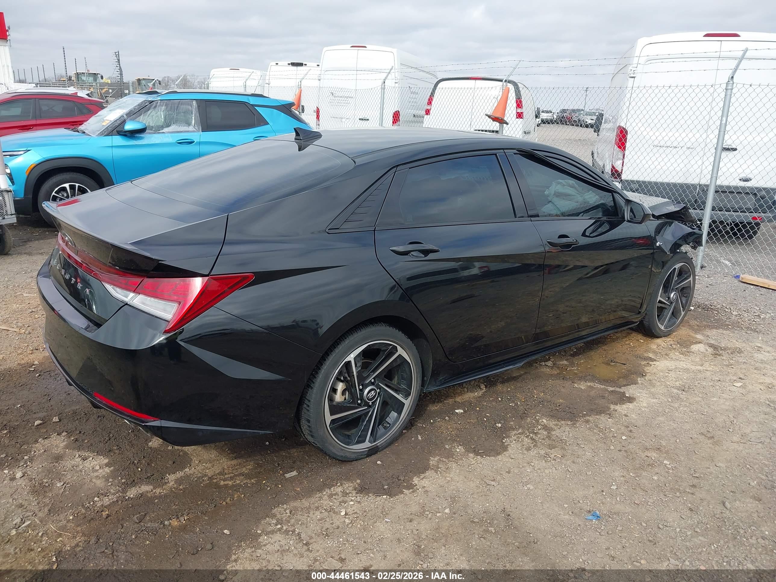 HYUNDAI ELANTRA image 4