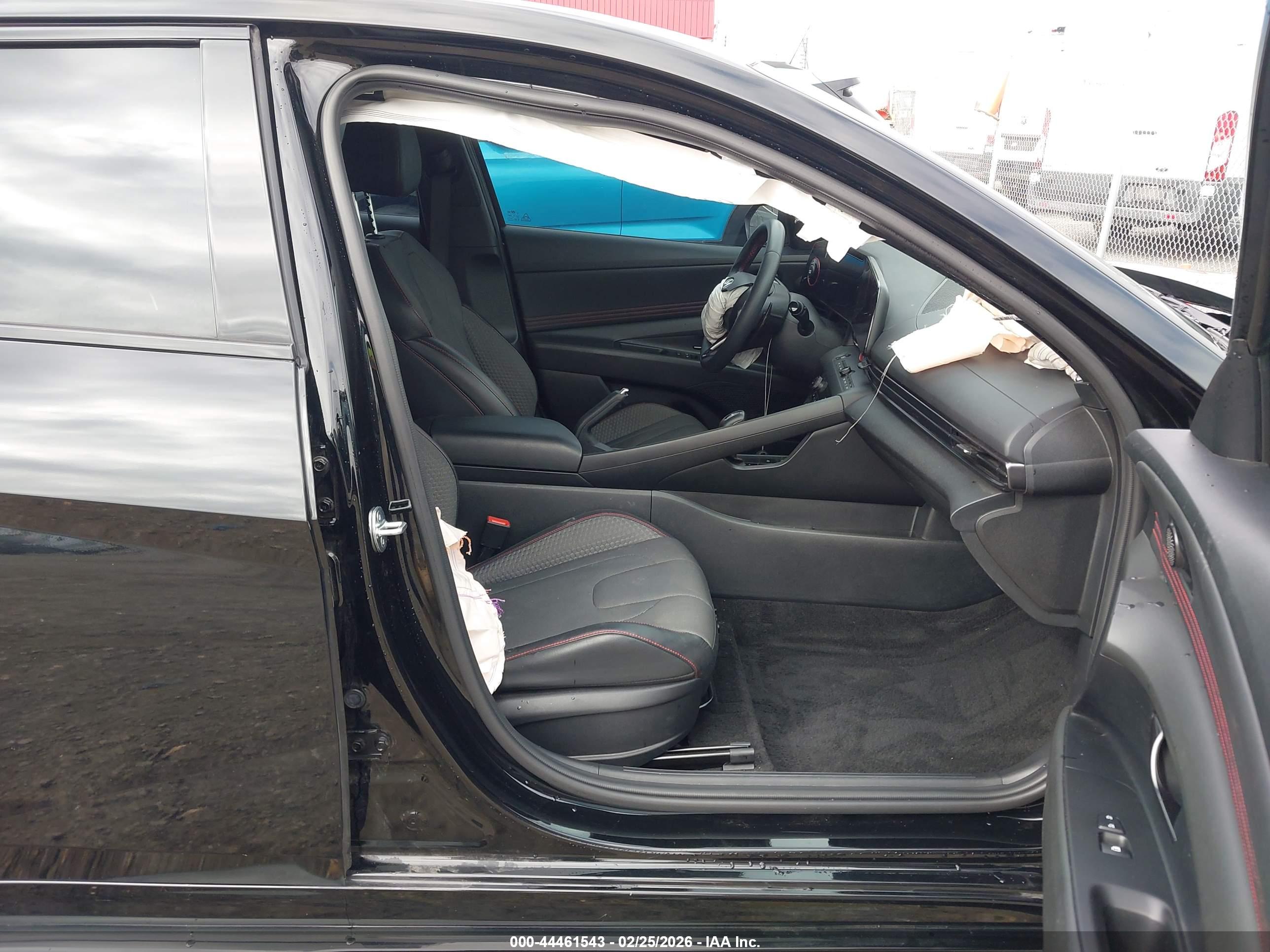 HYUNDAI ELANTRA image 5