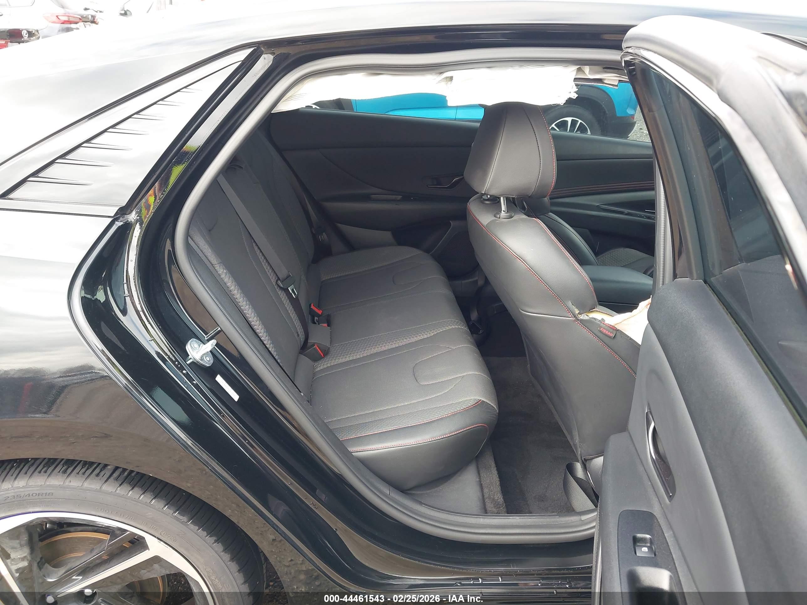 HYUNDAI ELANTRA image 8