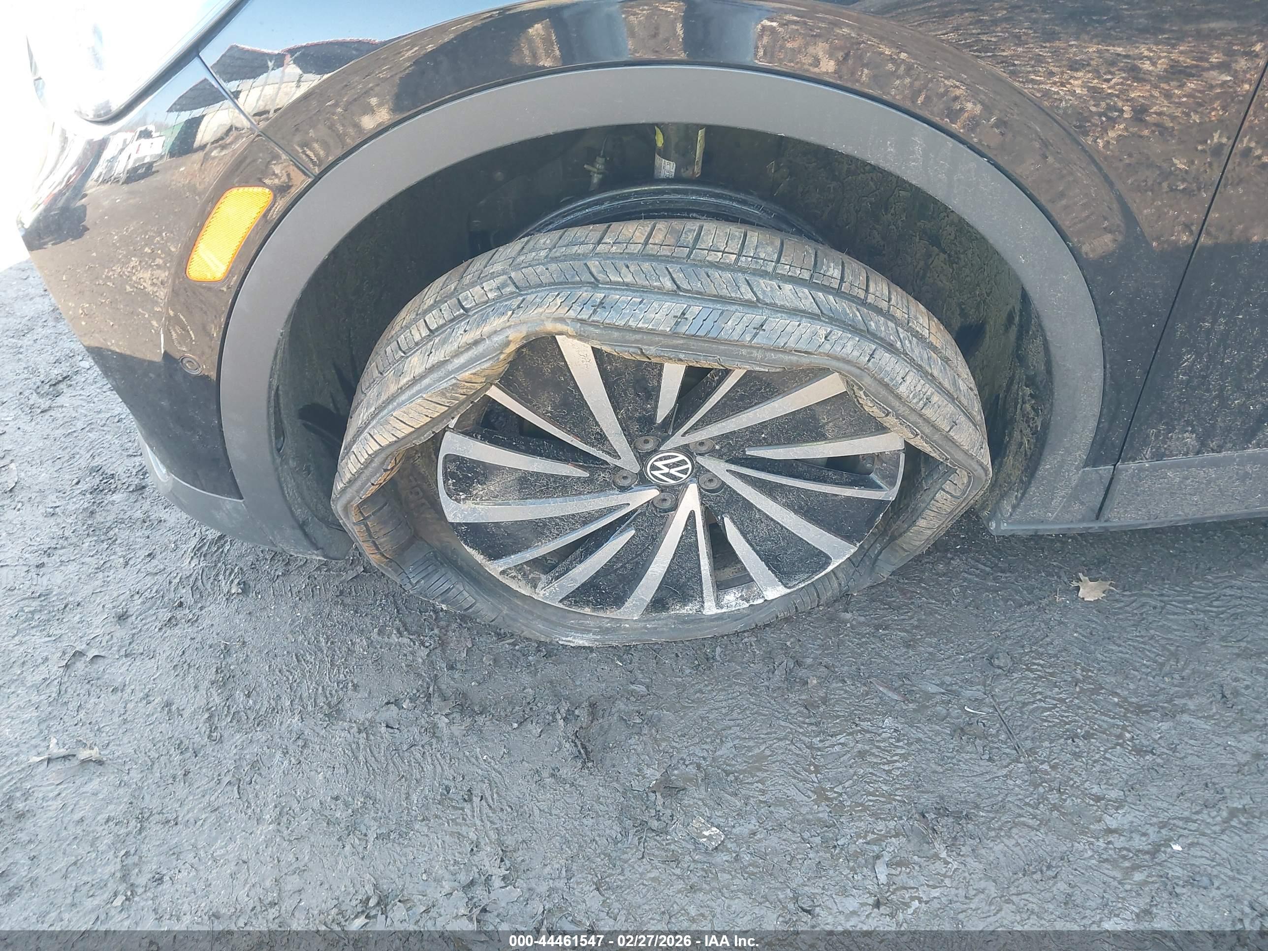 VOLKSWAGEN ID.4 image 6