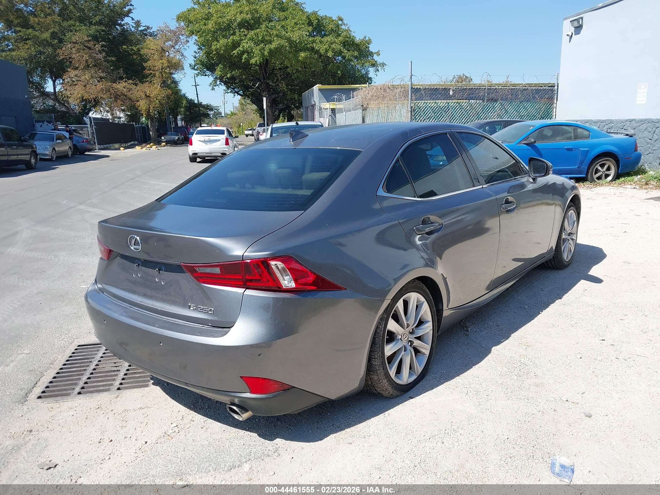 LEXUS IS image 4