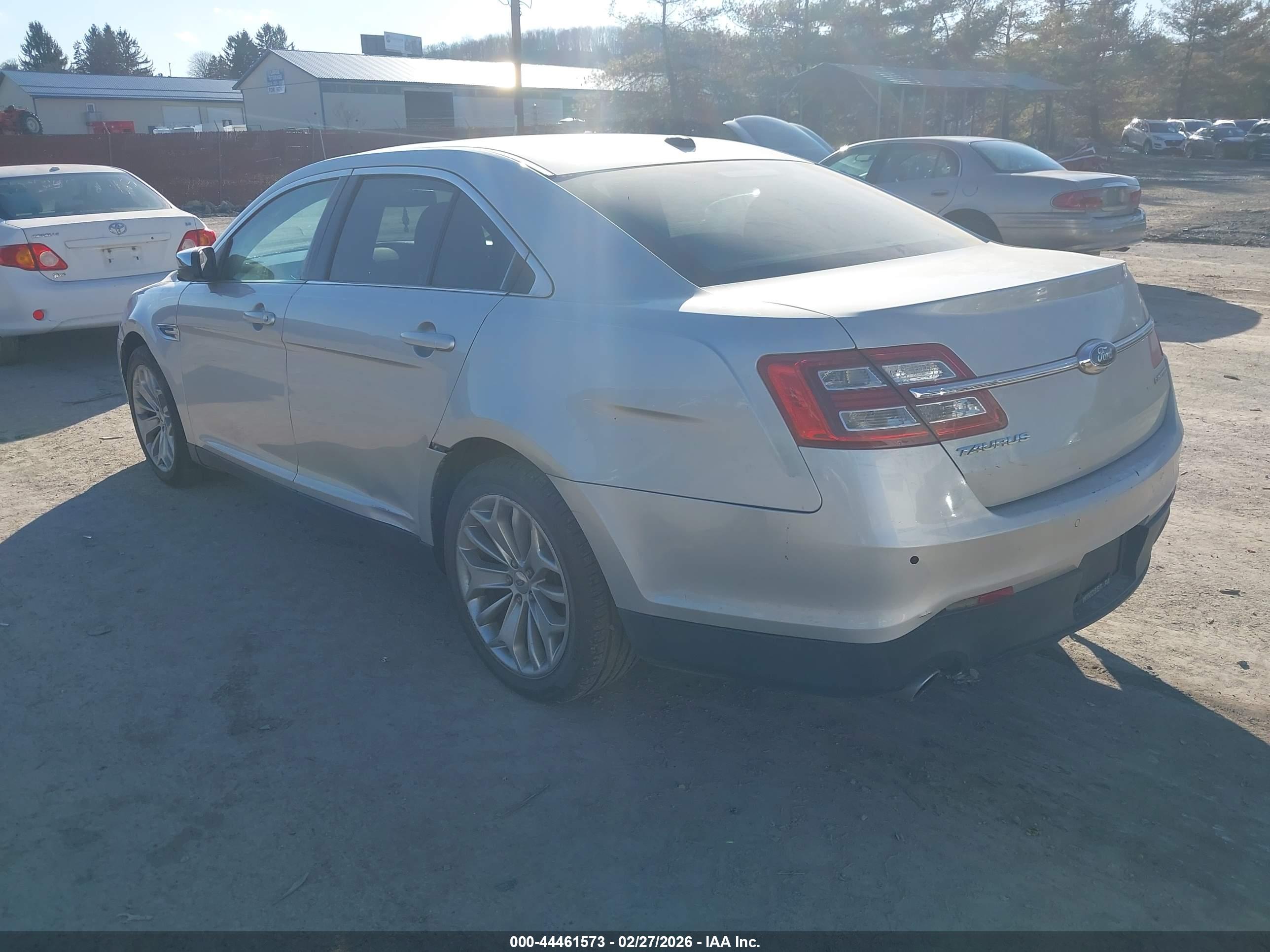 FORD TAURUS image 3