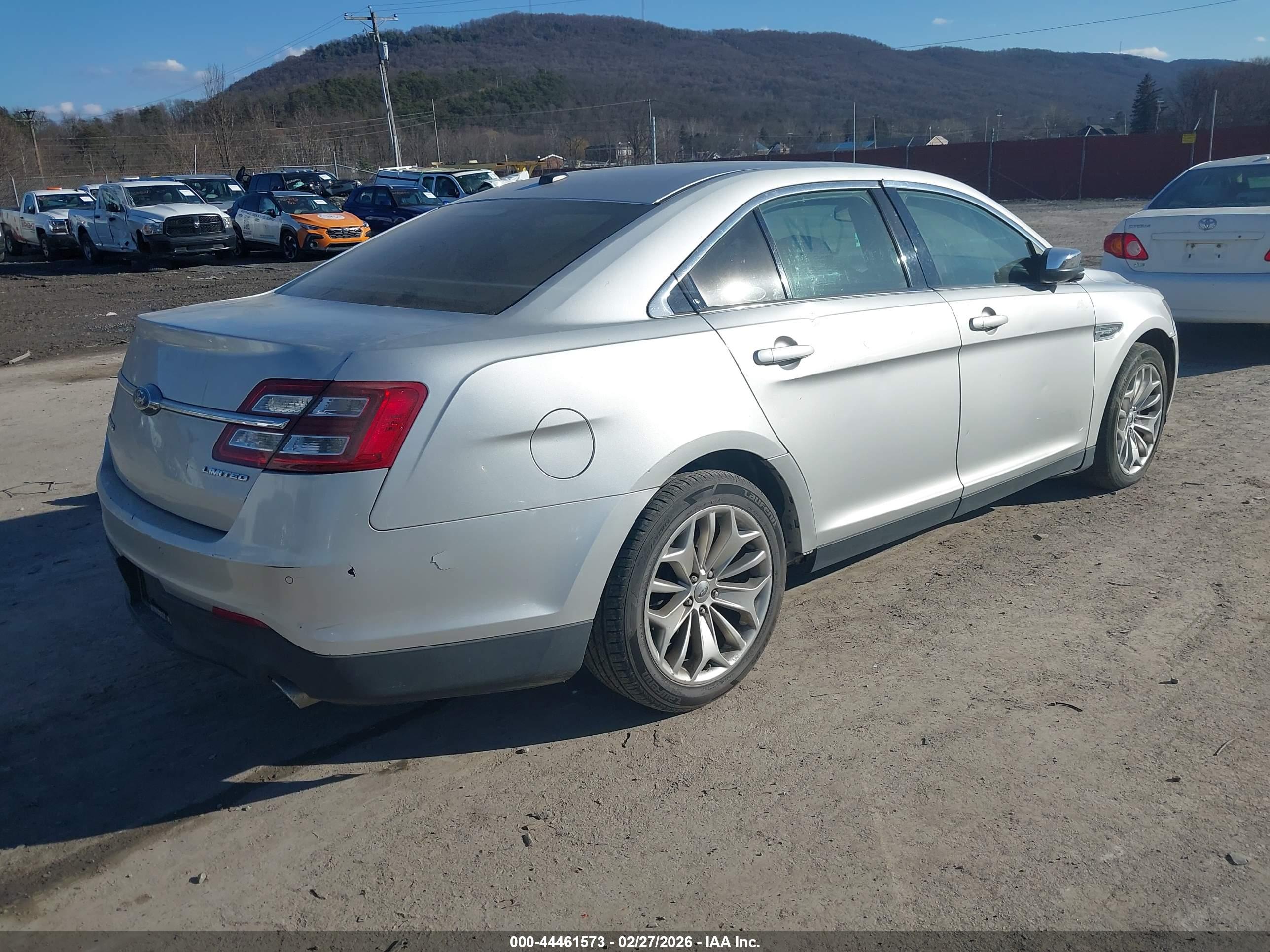 FORD TAURUS image 4