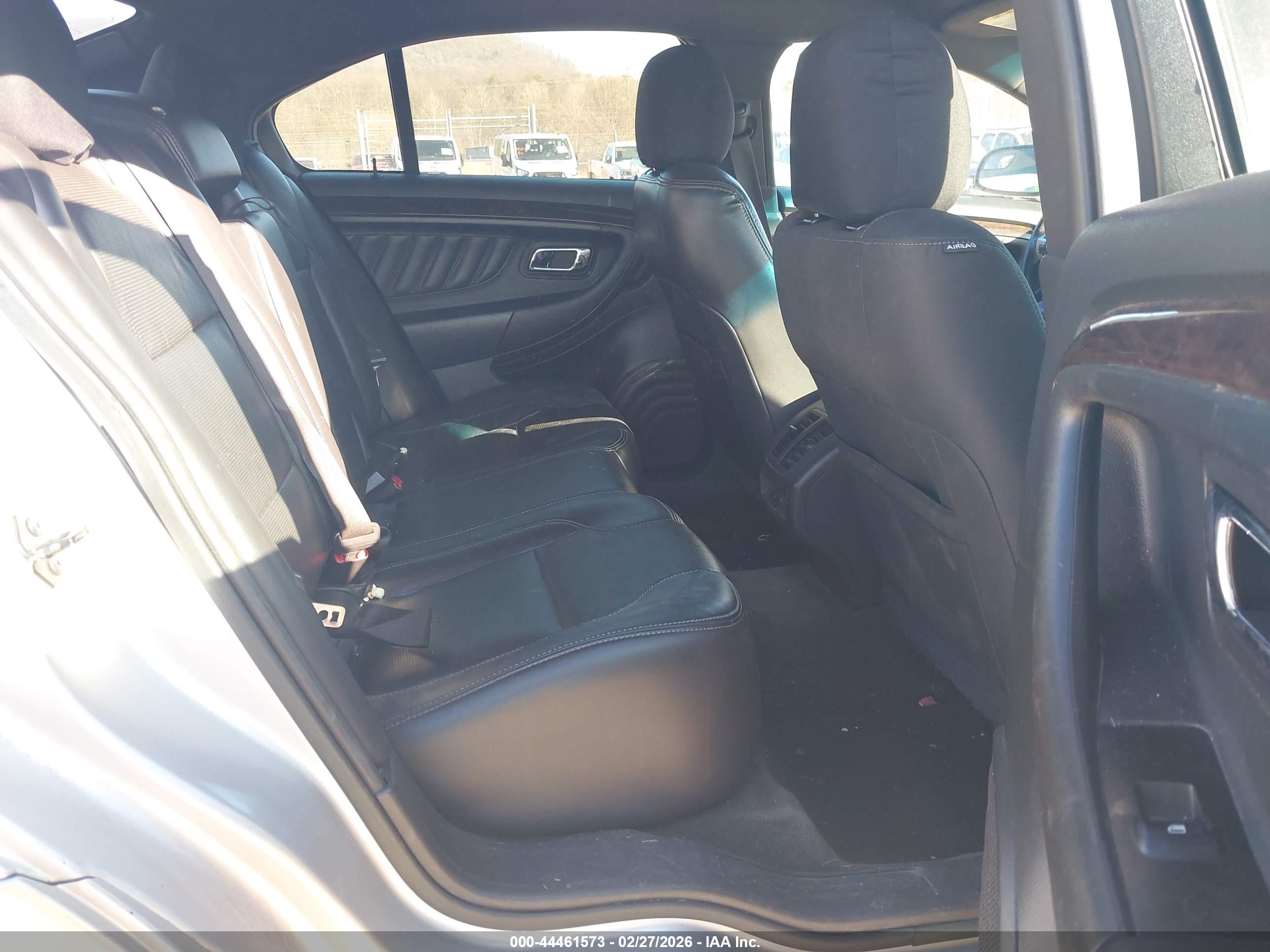 FORD TAURUS image 8