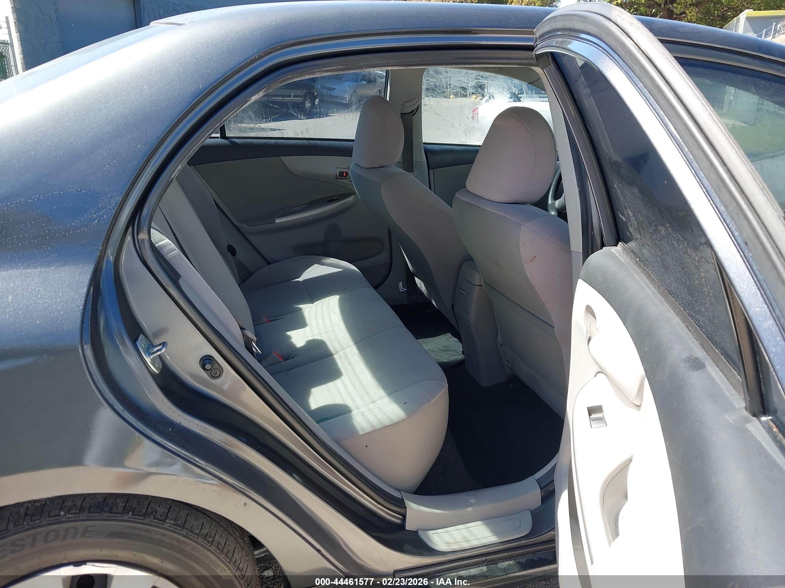 TOYOTA COROLLA image 8