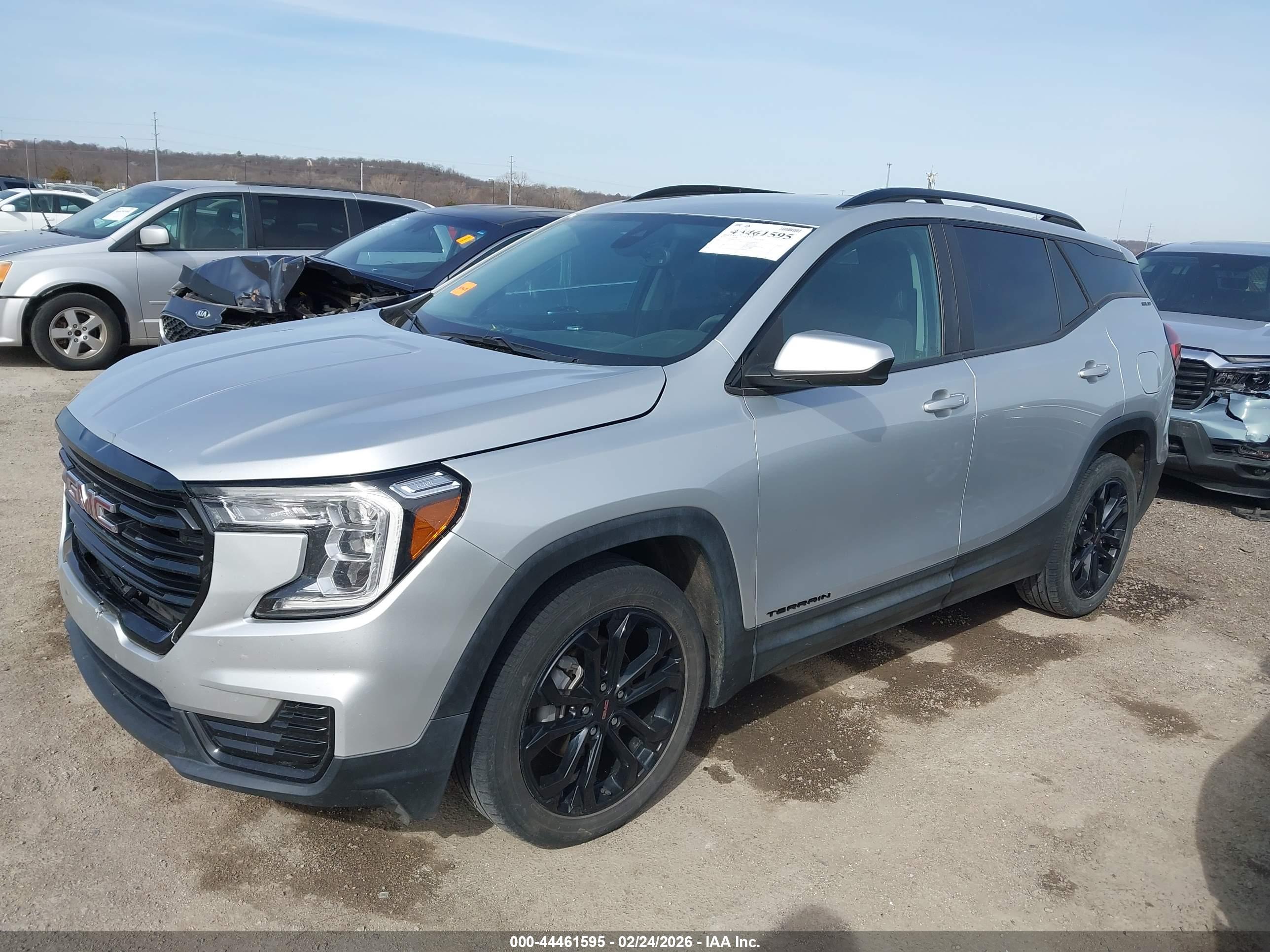 GMC TERRAIN image 2