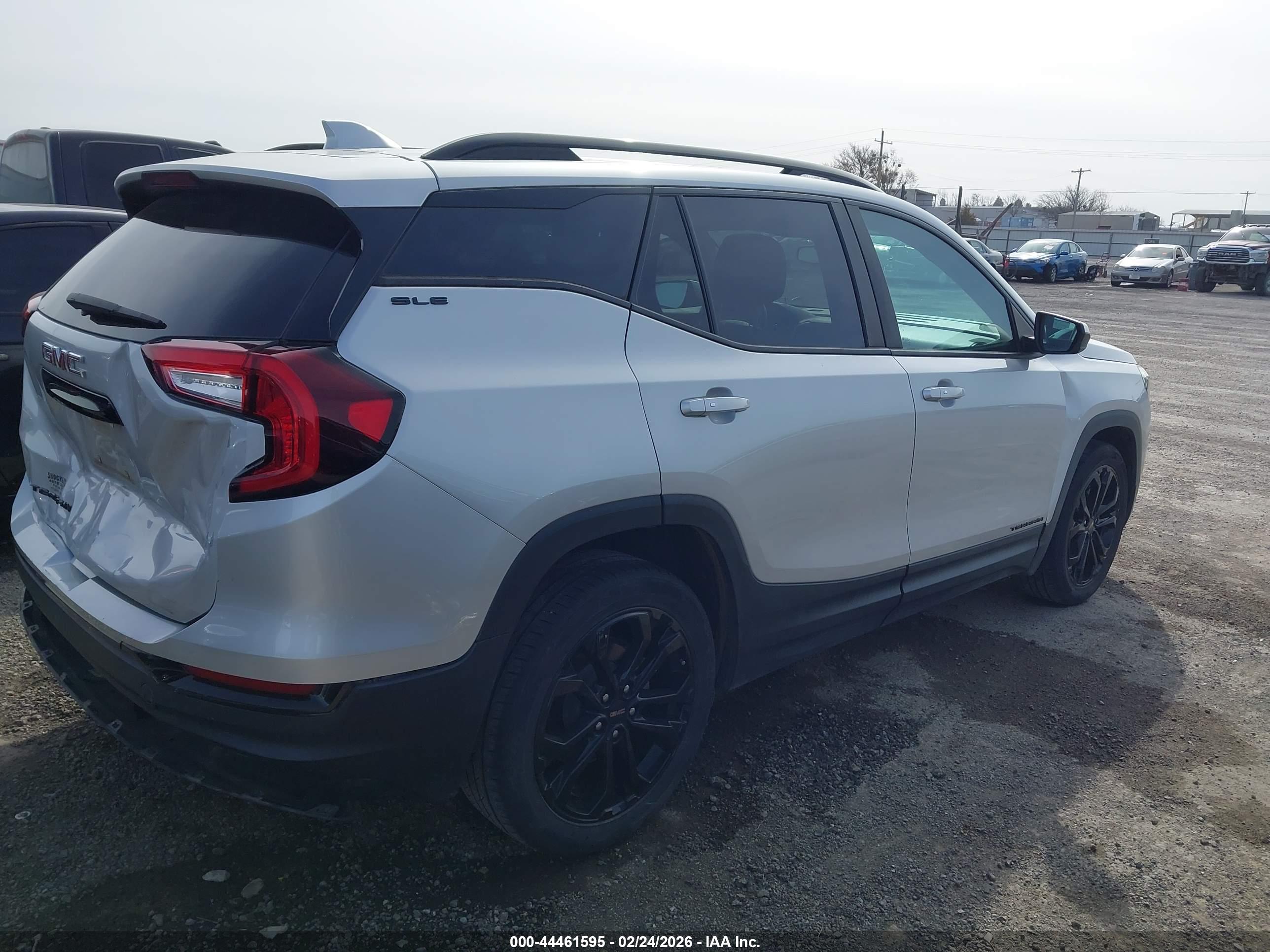 GMC TERRAIN image 4