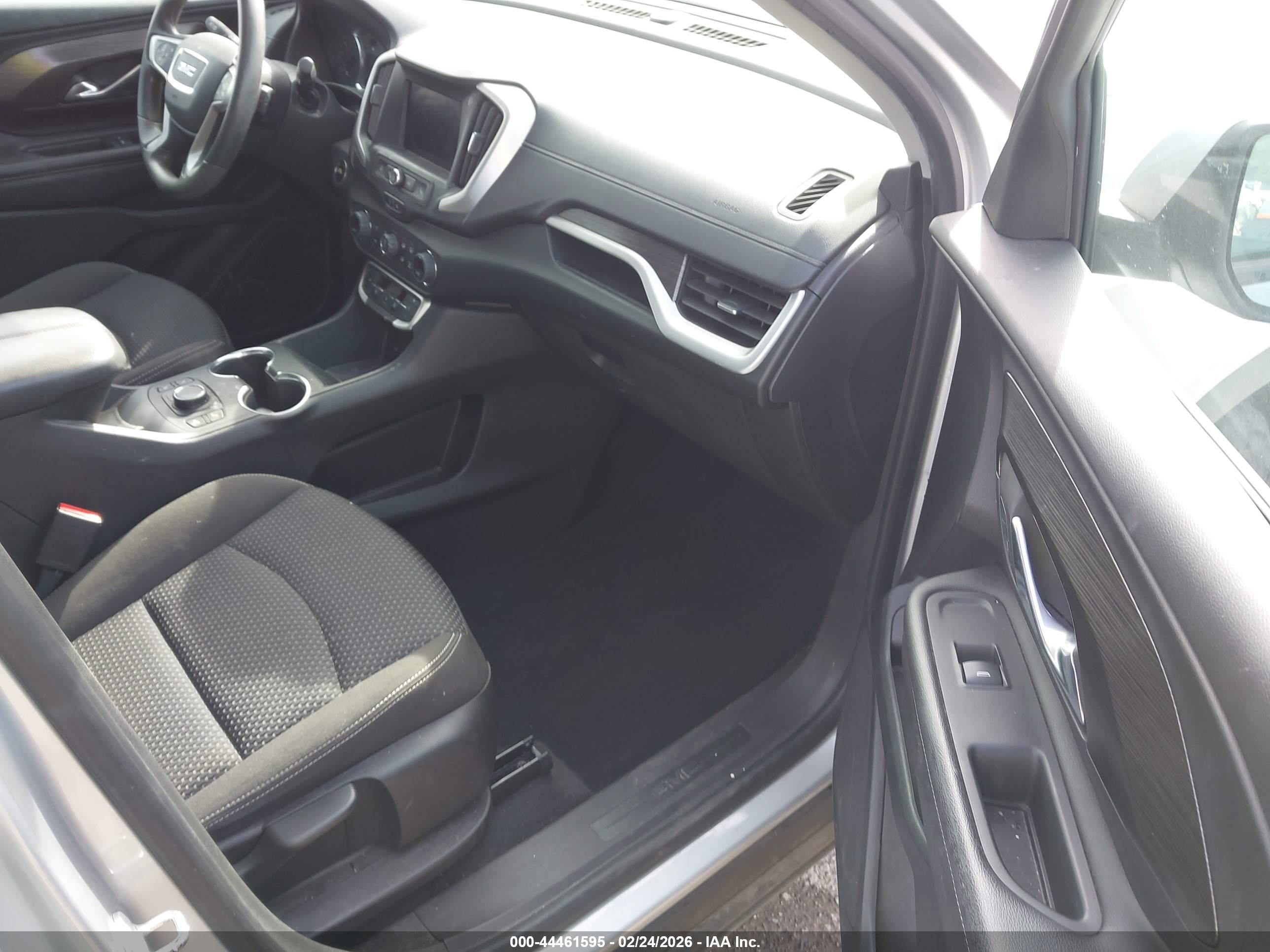 GMC TERRAIN image 5
