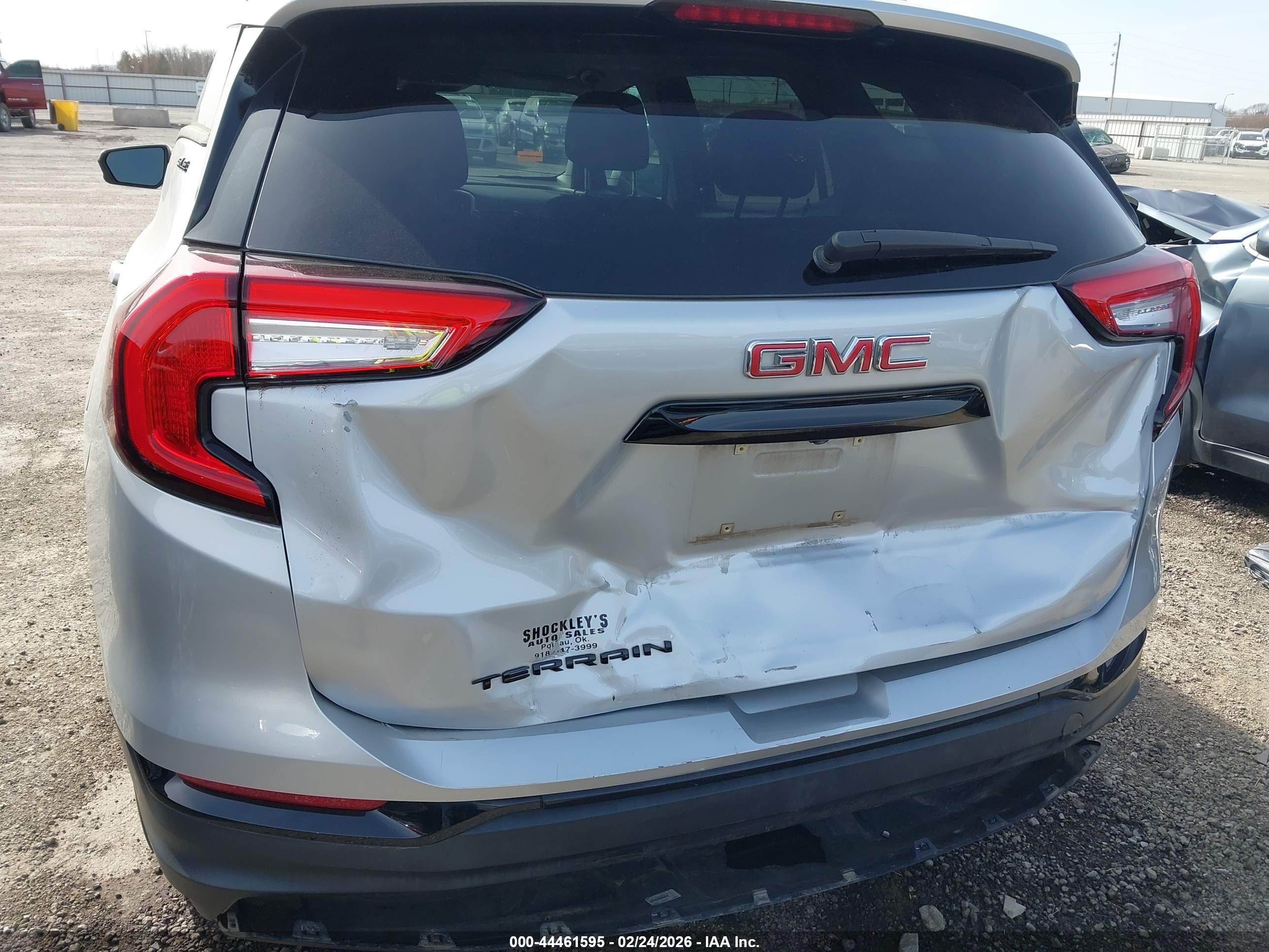 GMC TERRAIN image 6