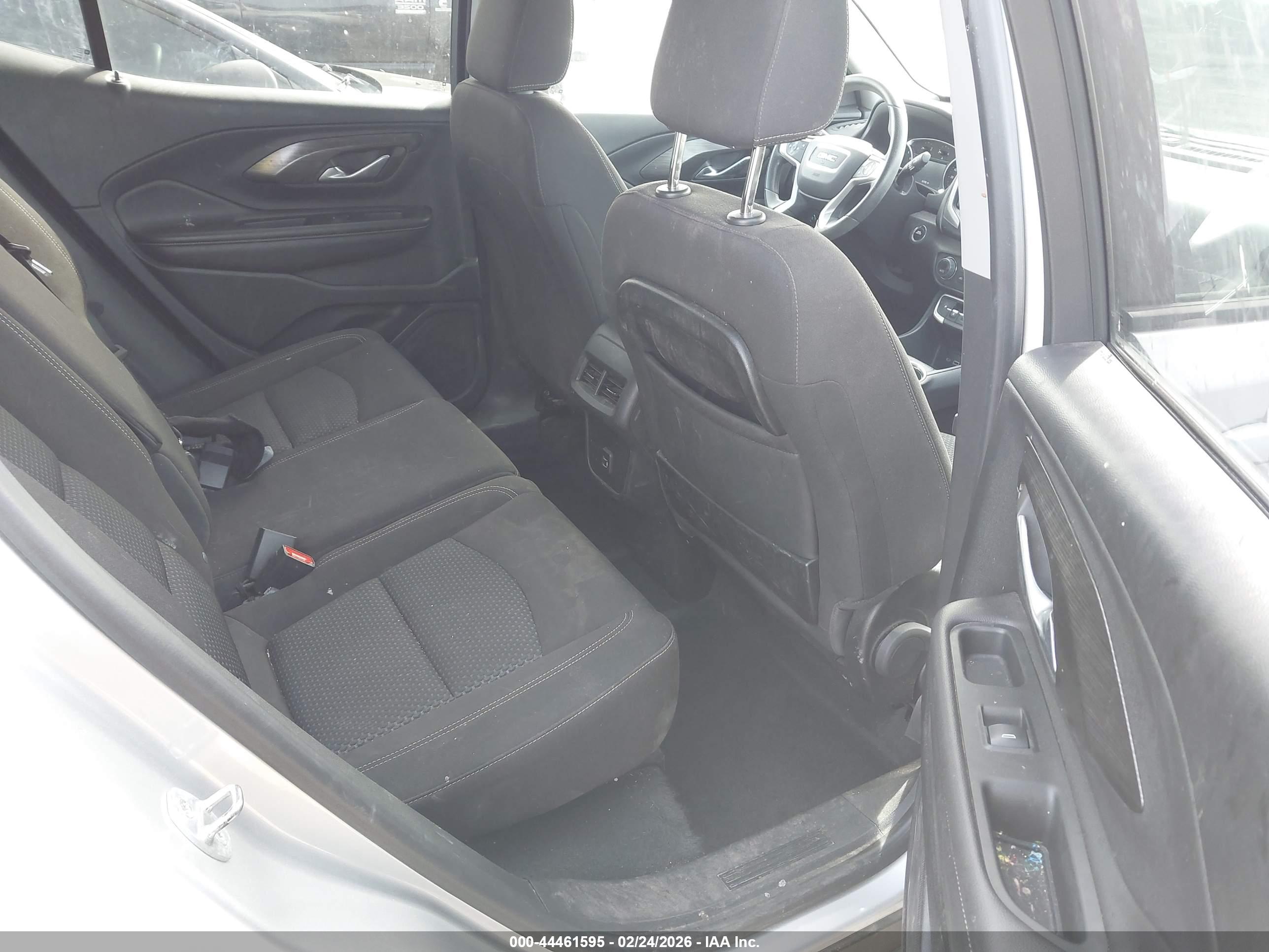 GMC TERRAIN image 8