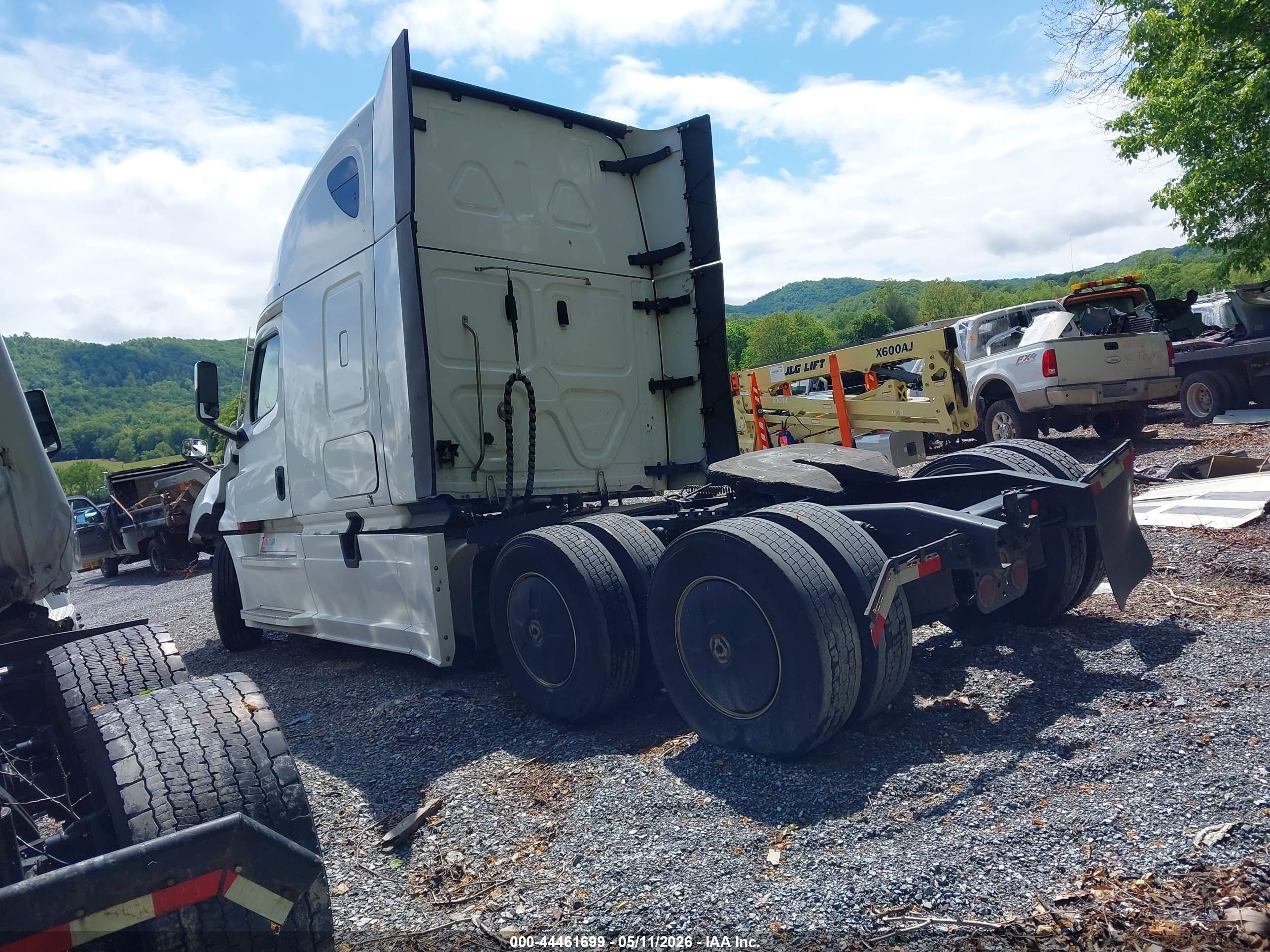 FREIGHTLINER NEW image 3