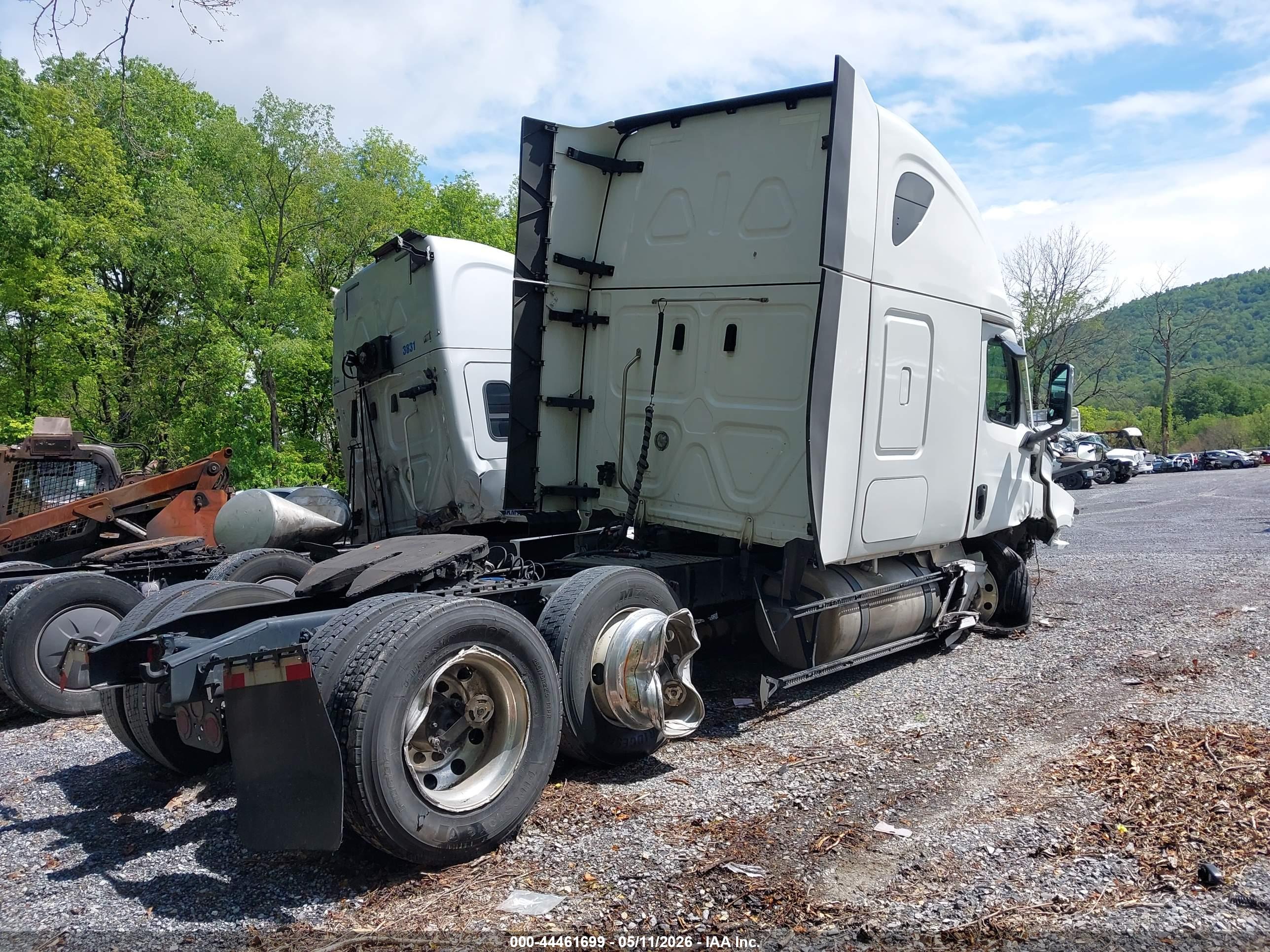 FREIGHTLINER NEW image 4