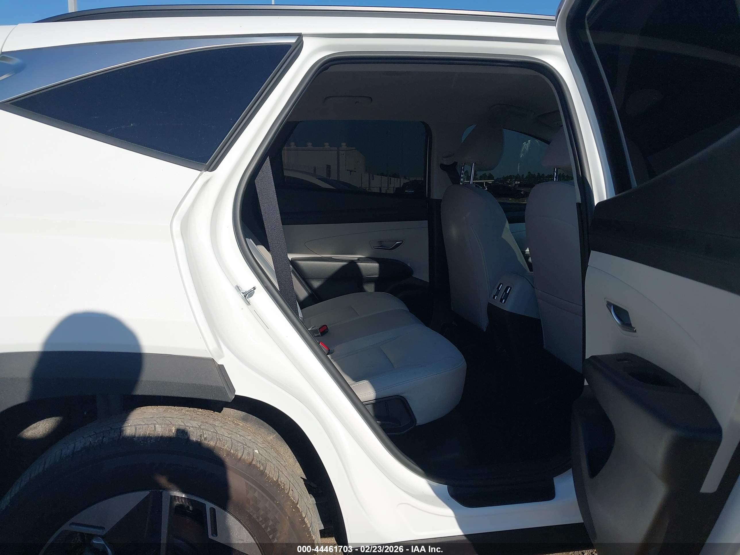 HYUNDAI TUCSON image 8