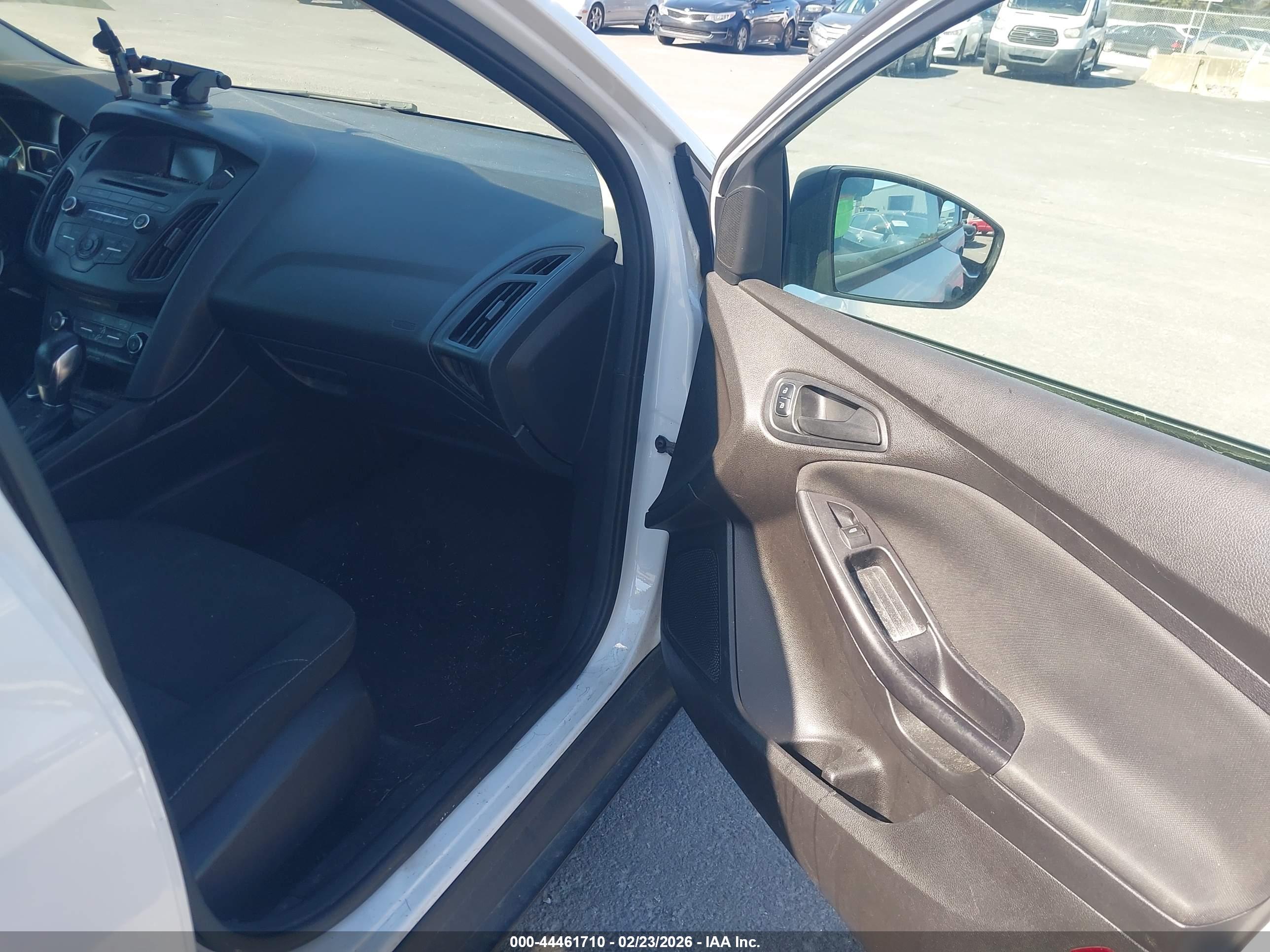 FORD FOCUS image 5
