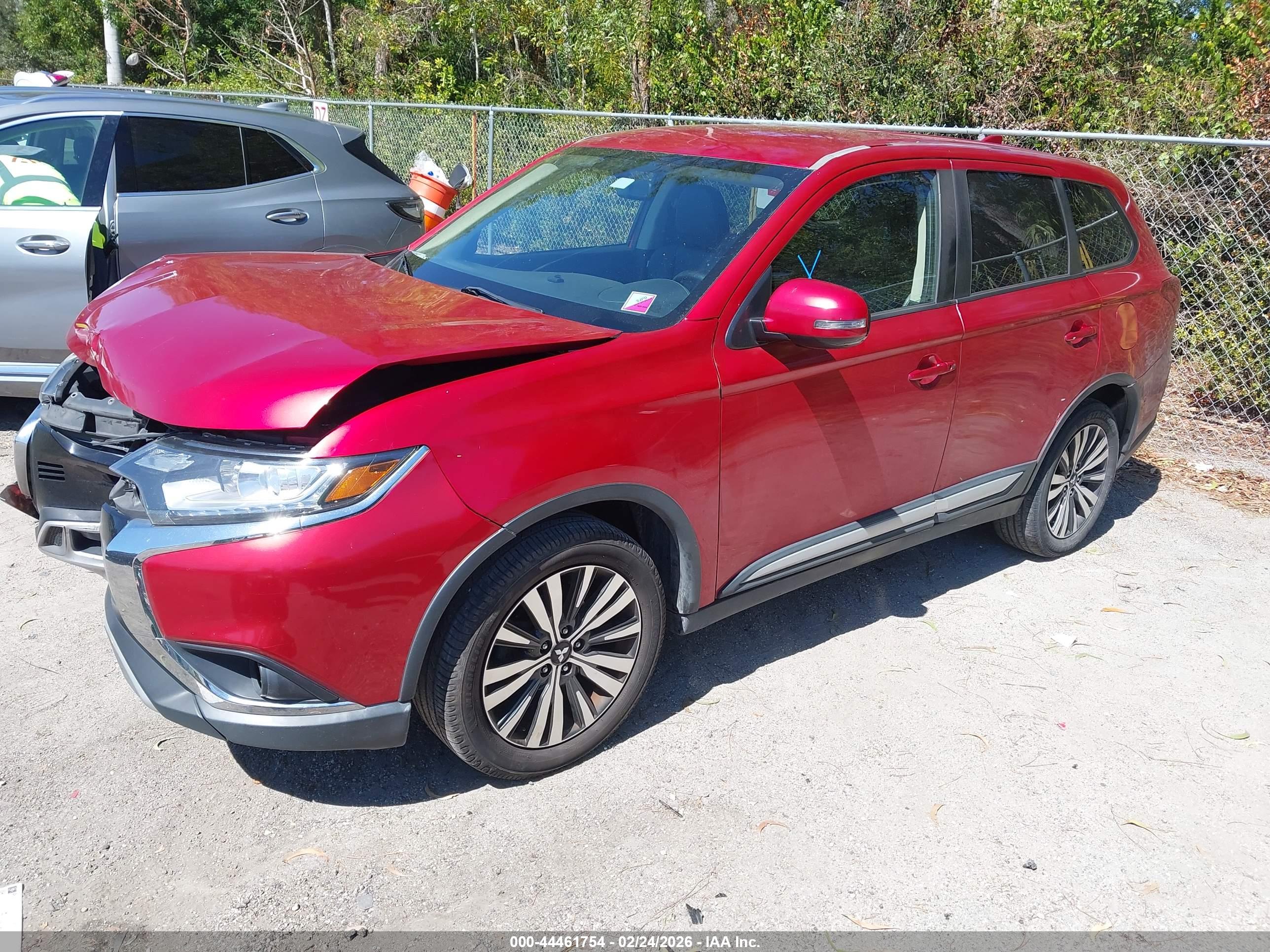 MITSUBISHI OUTLANDER image 2