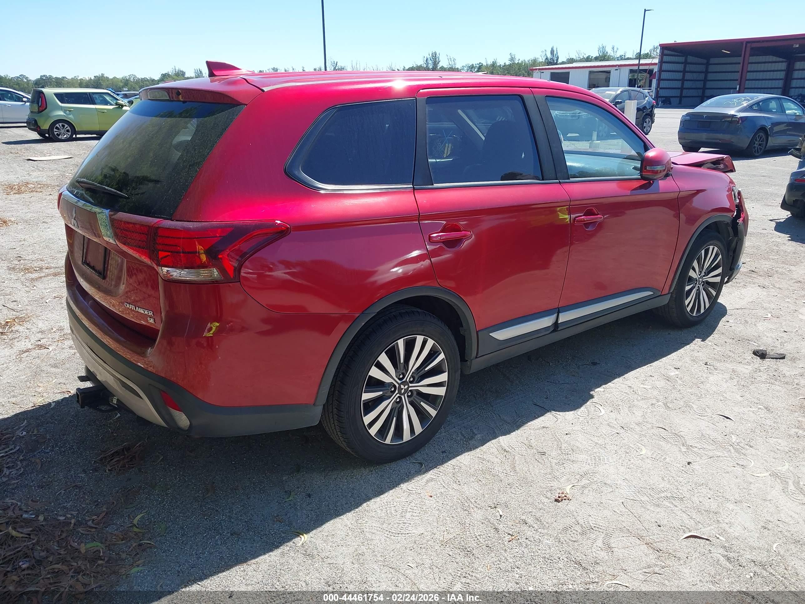 MITSUBISHI OUTLANDER image 4