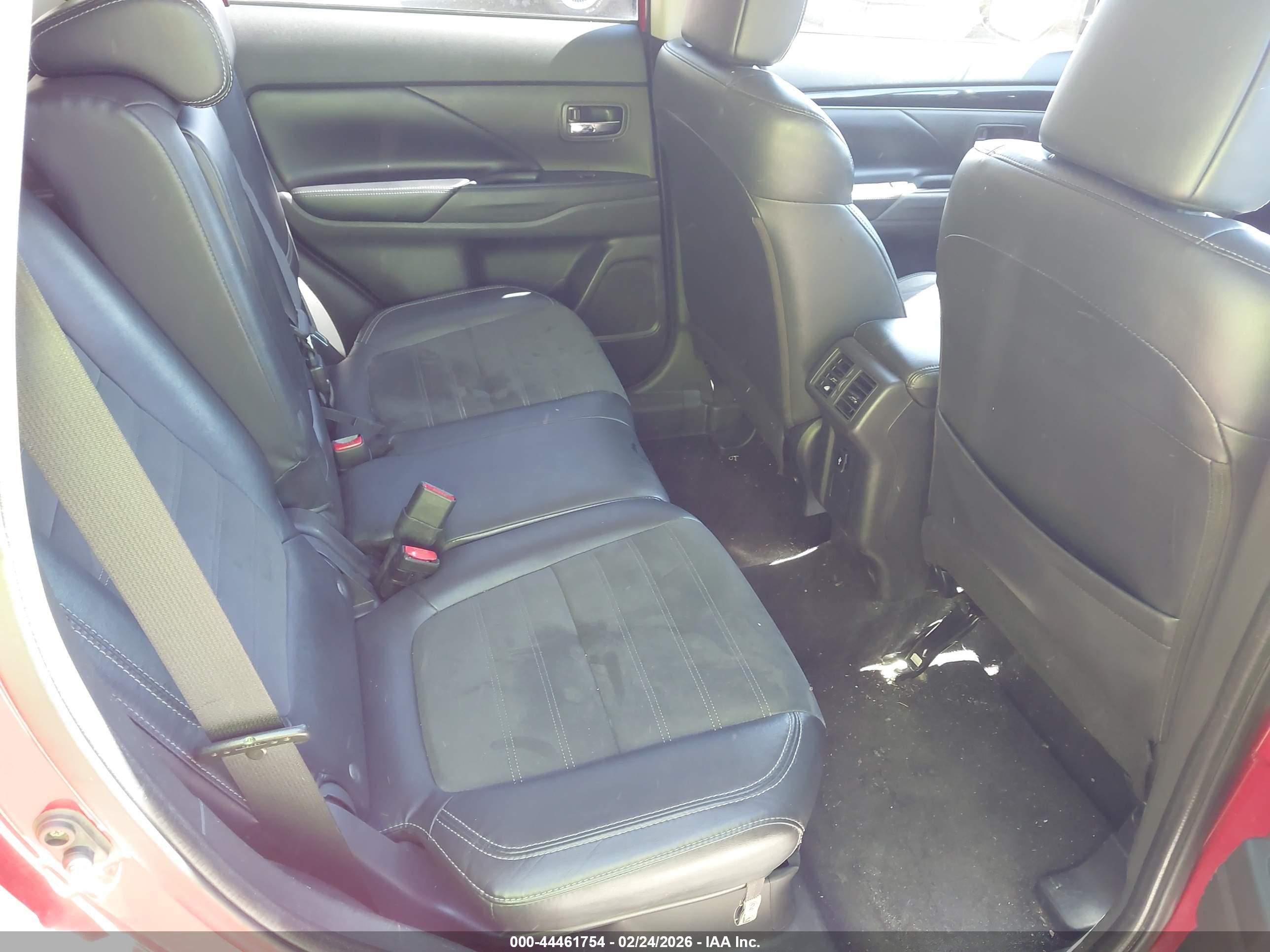 MITSUBISHI OUTLANDER image 8