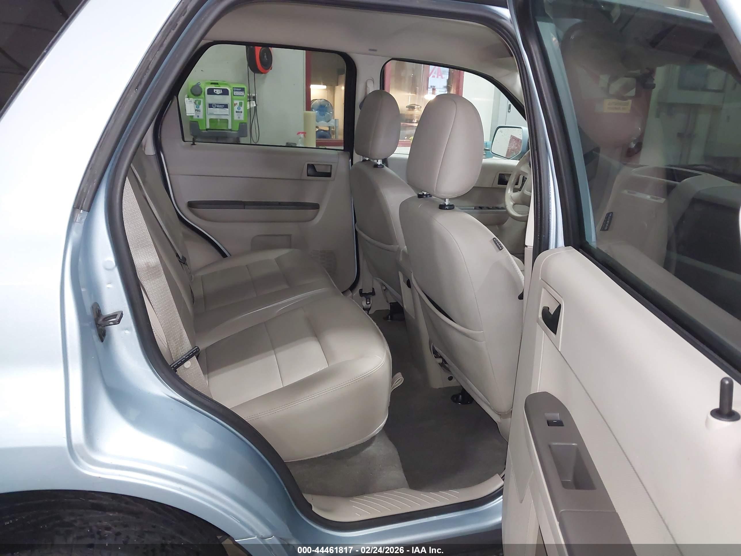 FORD ESCAPE image 8