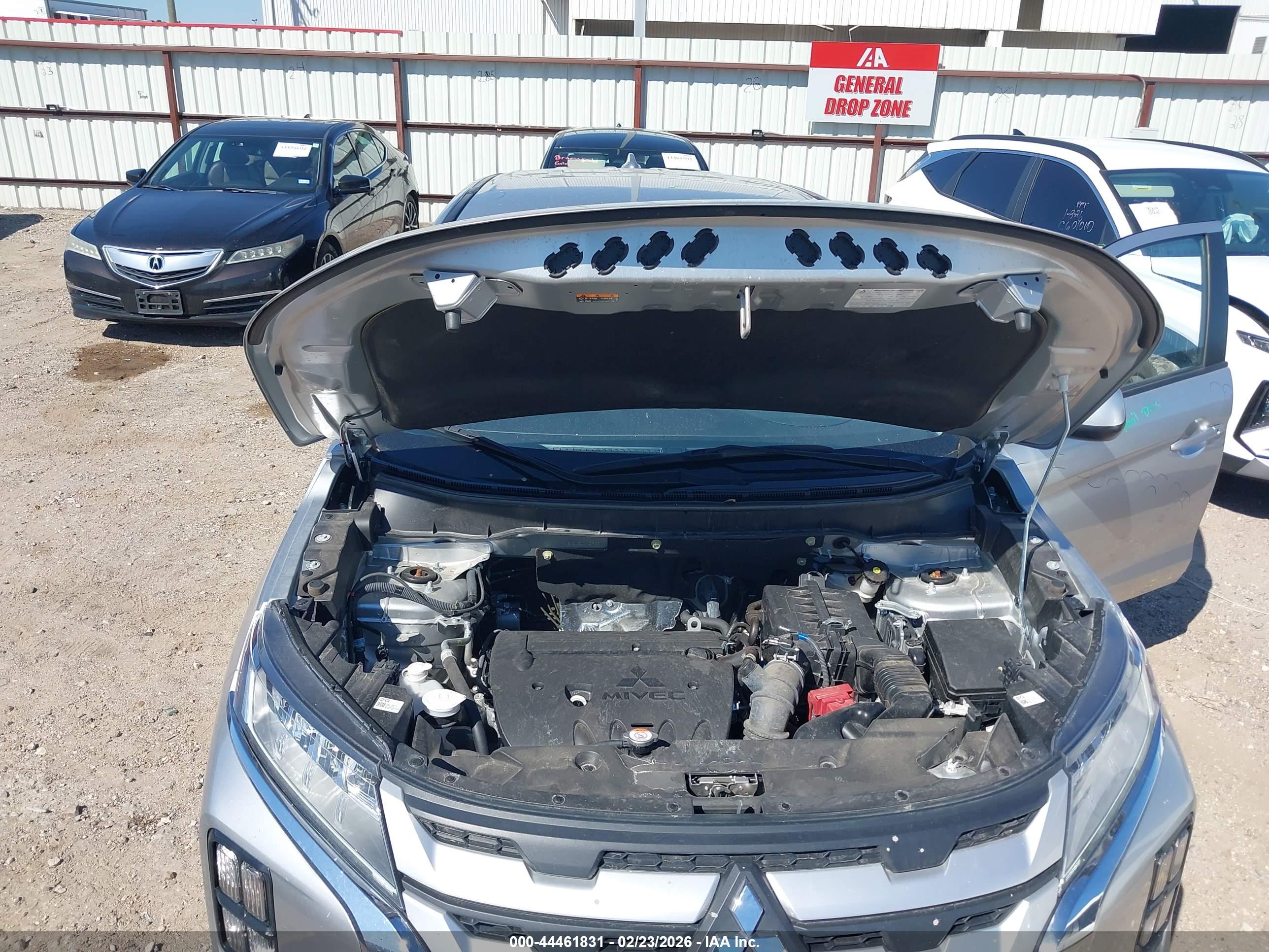 MITSUBISHI OUTLANDER image 10