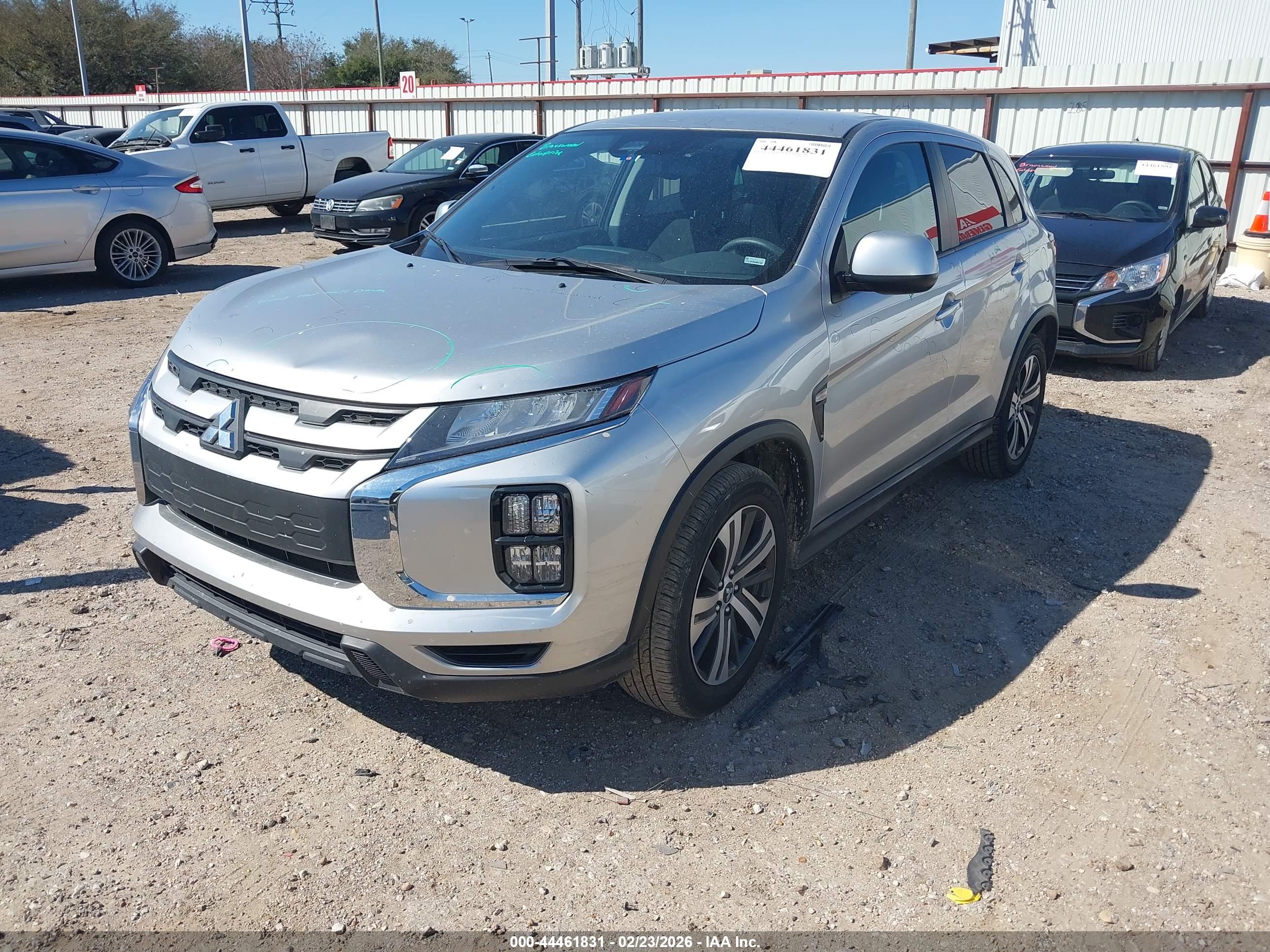 MITSUBISHI OUTLANDER image 2