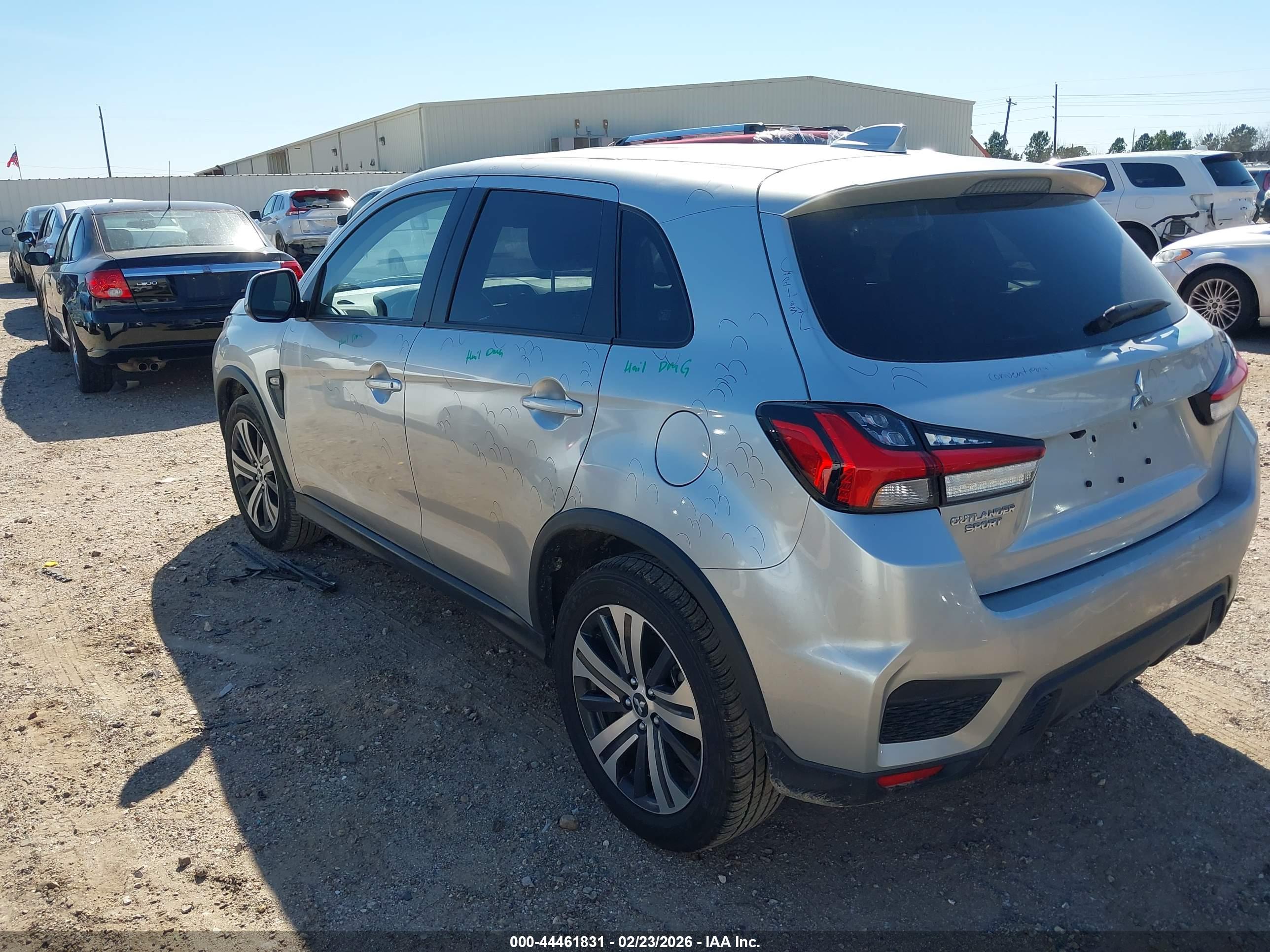 MITSUBISHI OUTLANDER image 3