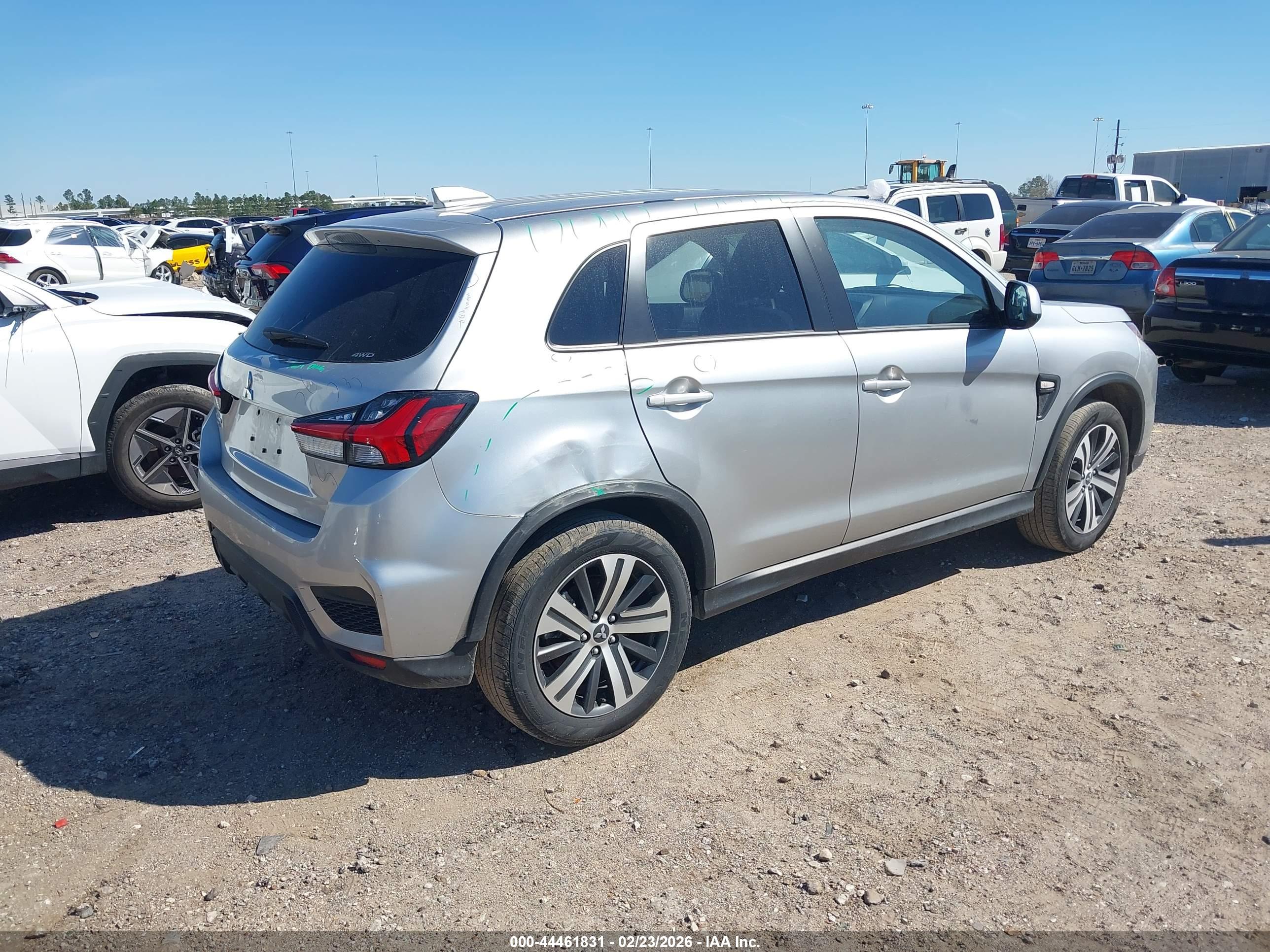 MITSUBISHI OUTLANDER image 4
