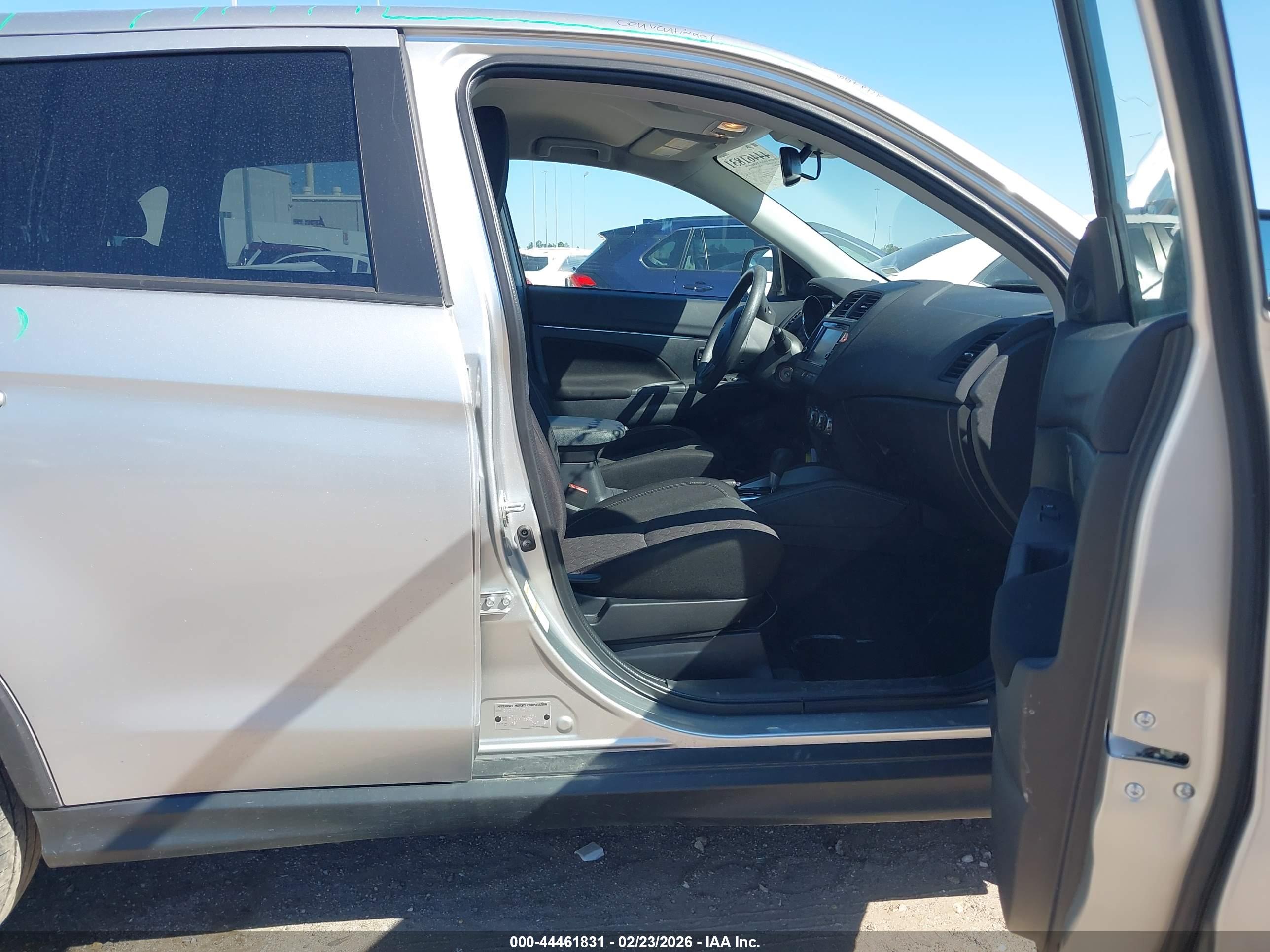 MITSUBISHI OUTLANDER image 5