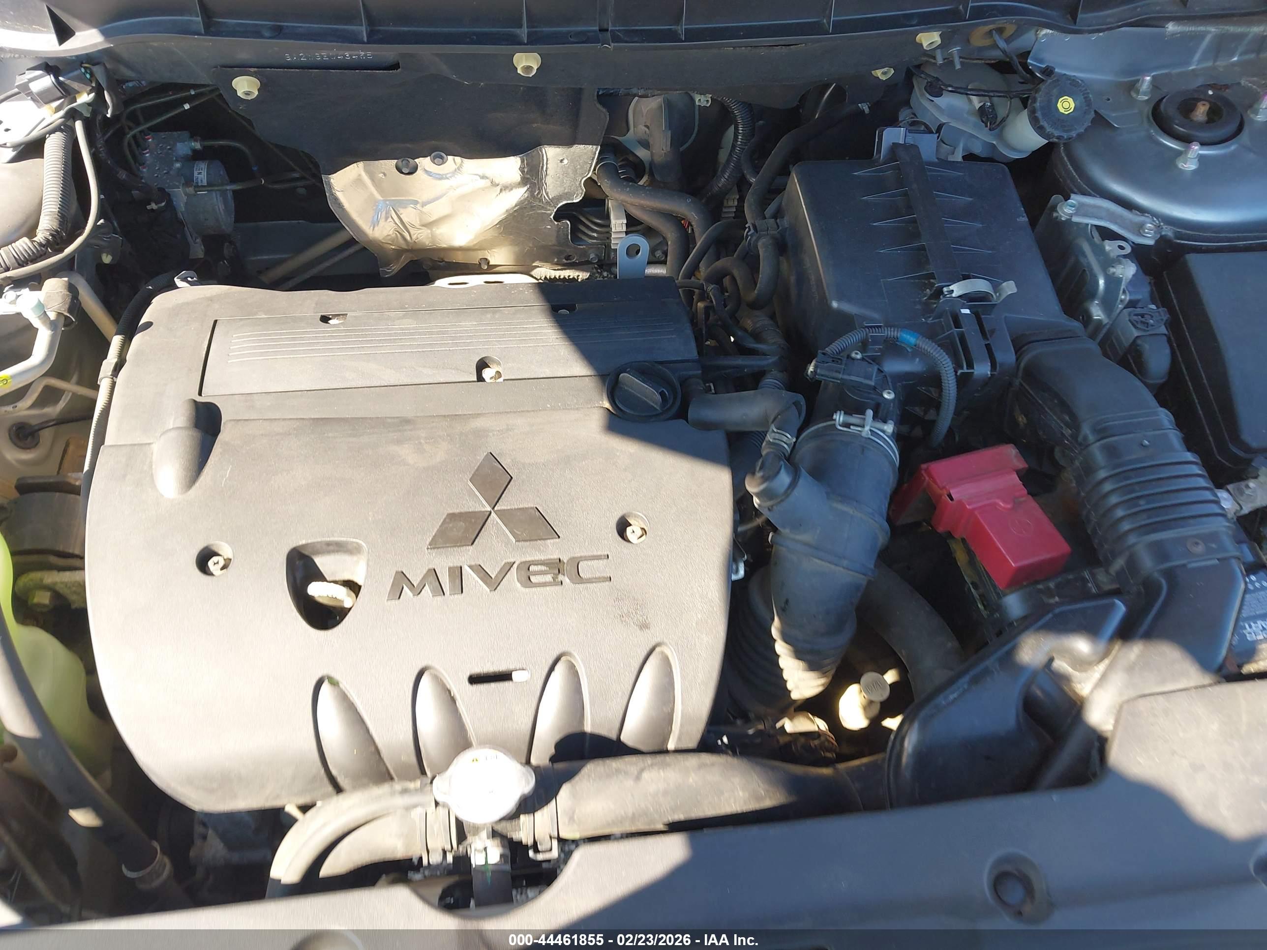 MITSUBISHI OUTLANDER image 10