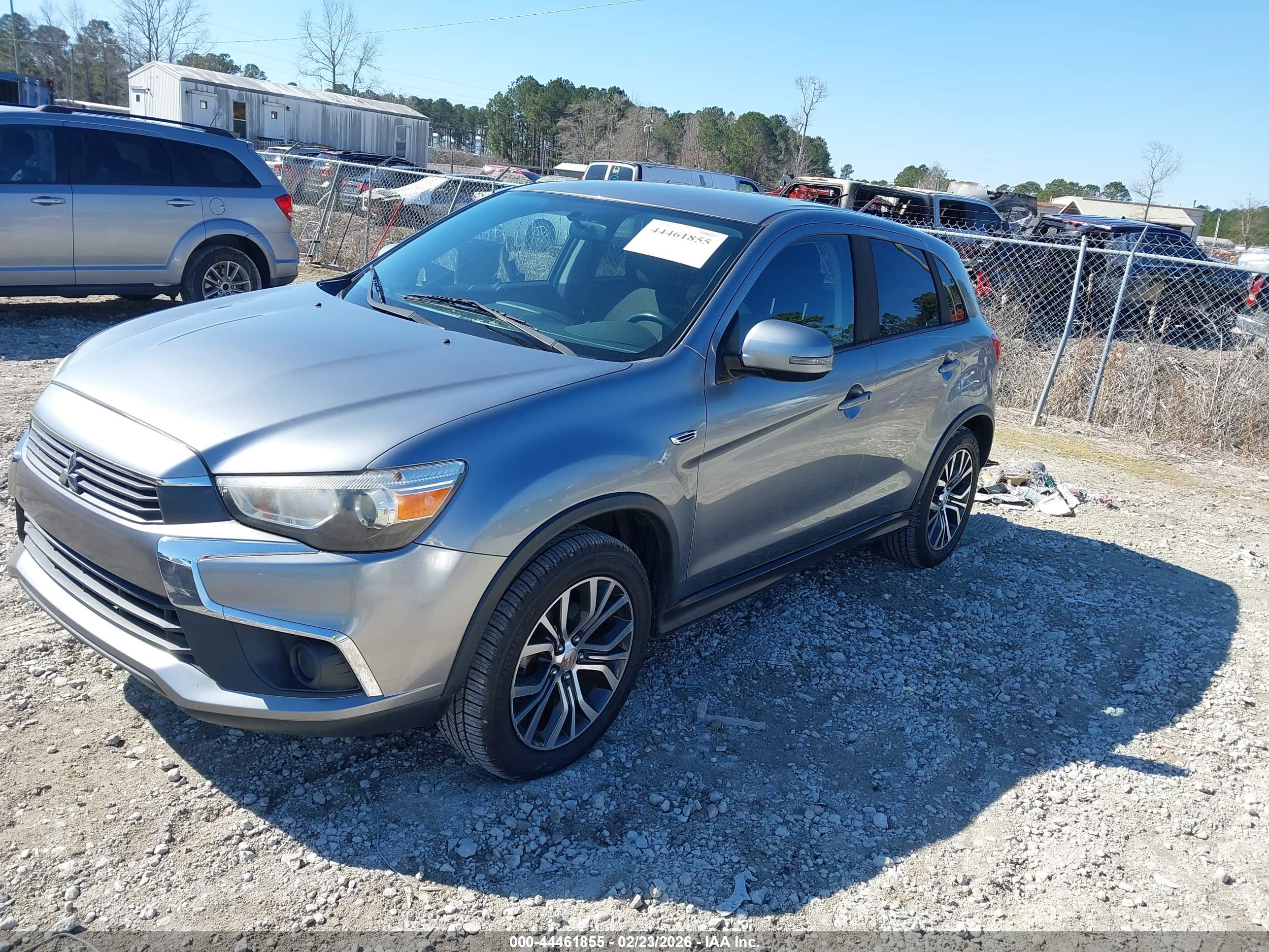 MITSUBISHI OUTLANDER image 2