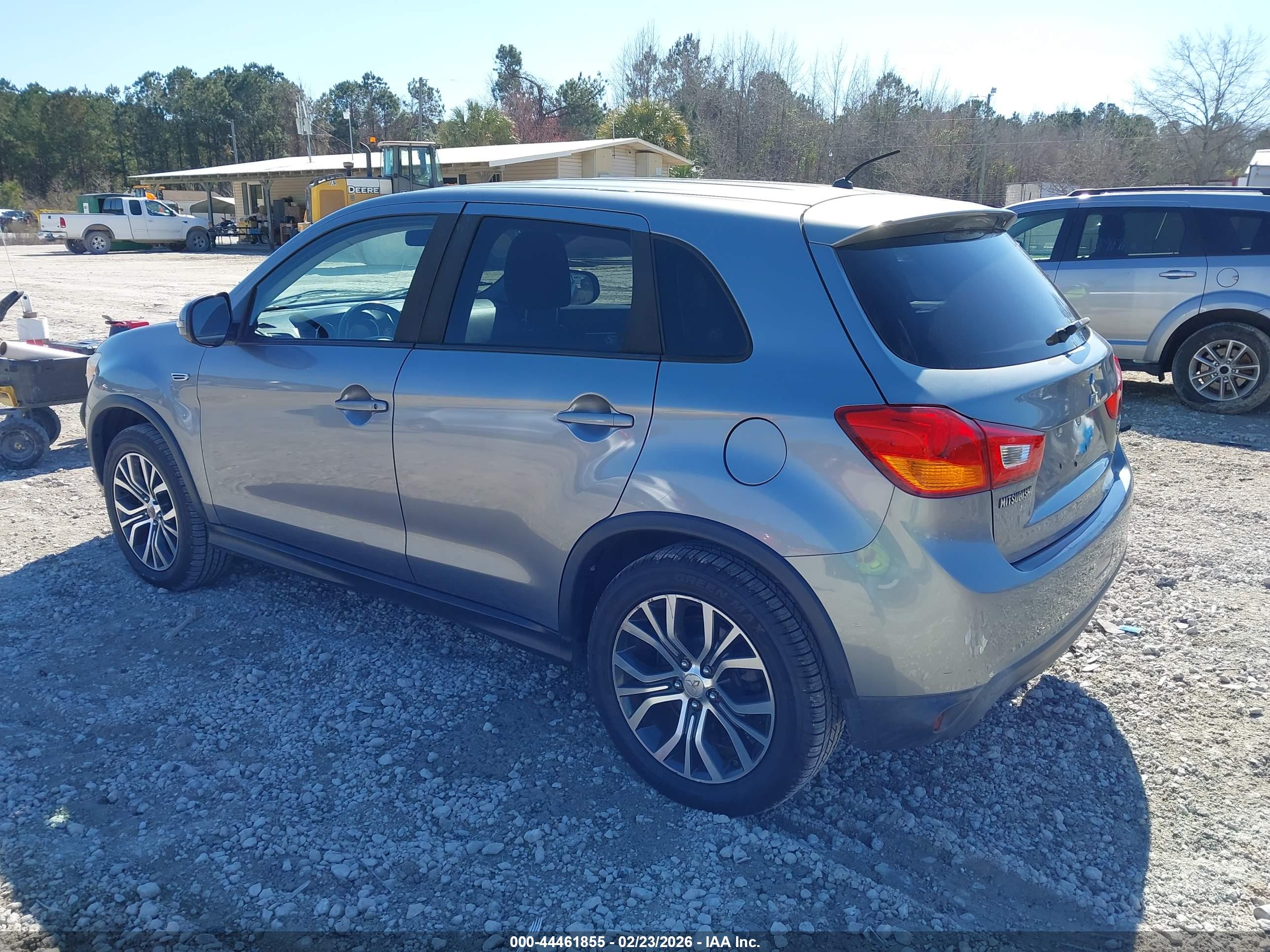 MITSUBISHI OUTLANDER image 3
