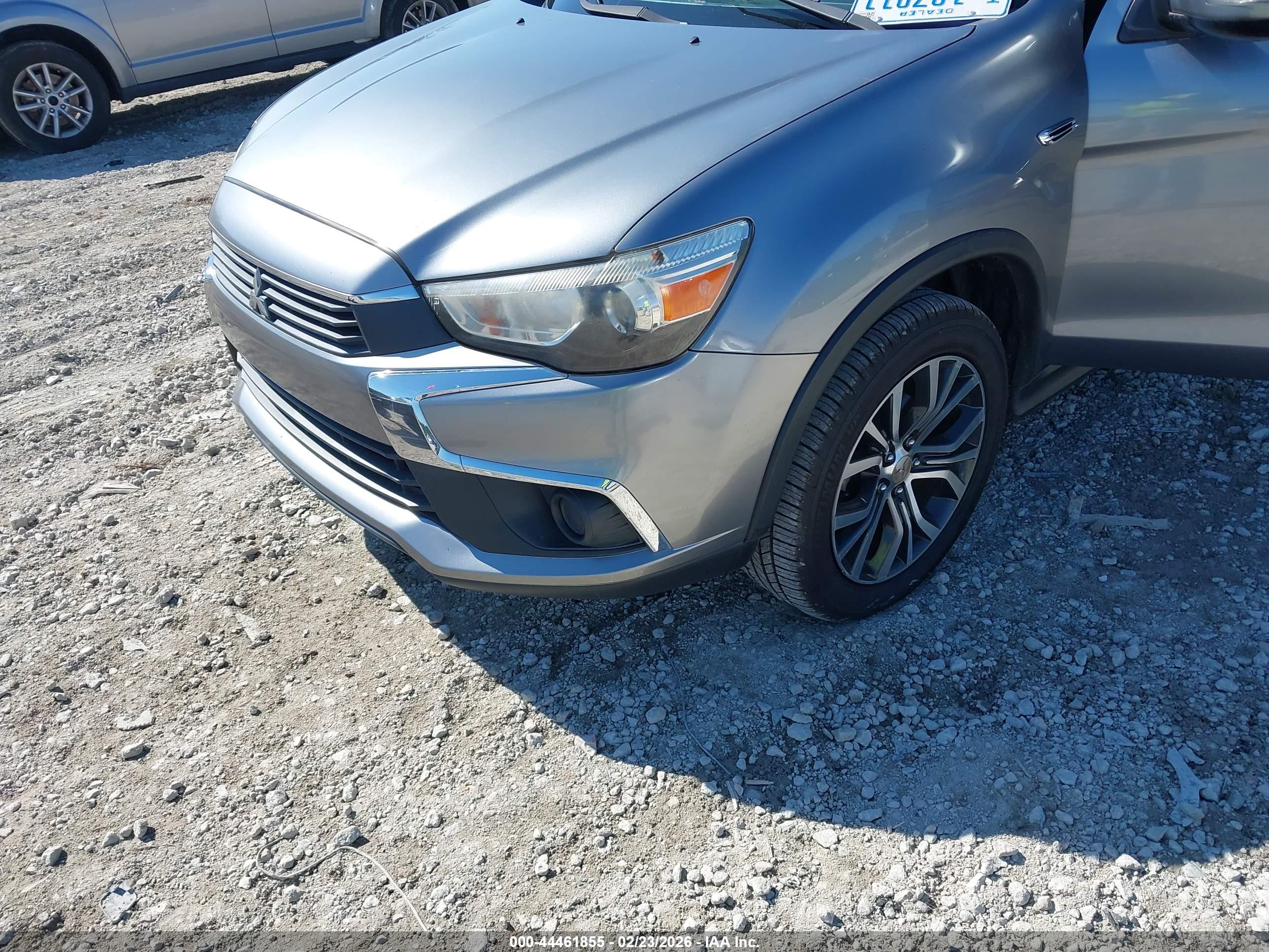 MITSUBISHI OUTLANDER image 6