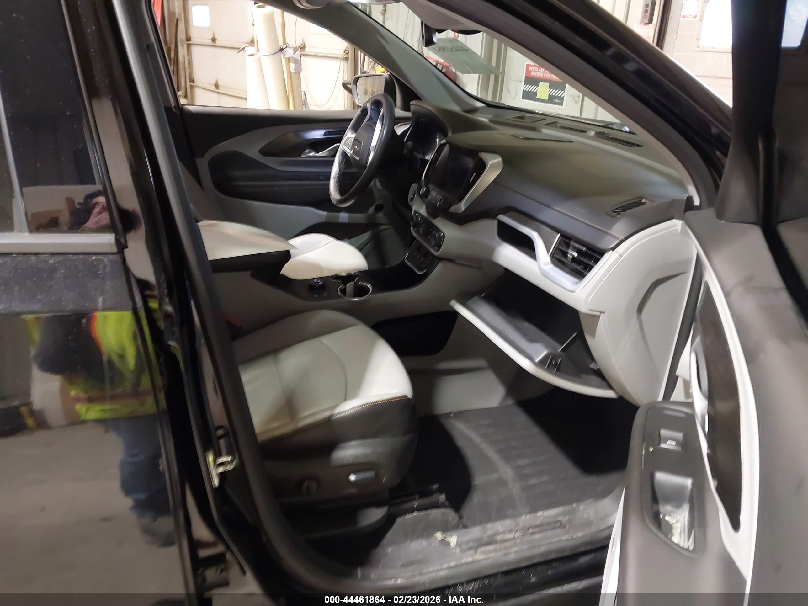 GMC TERRAIN image 5